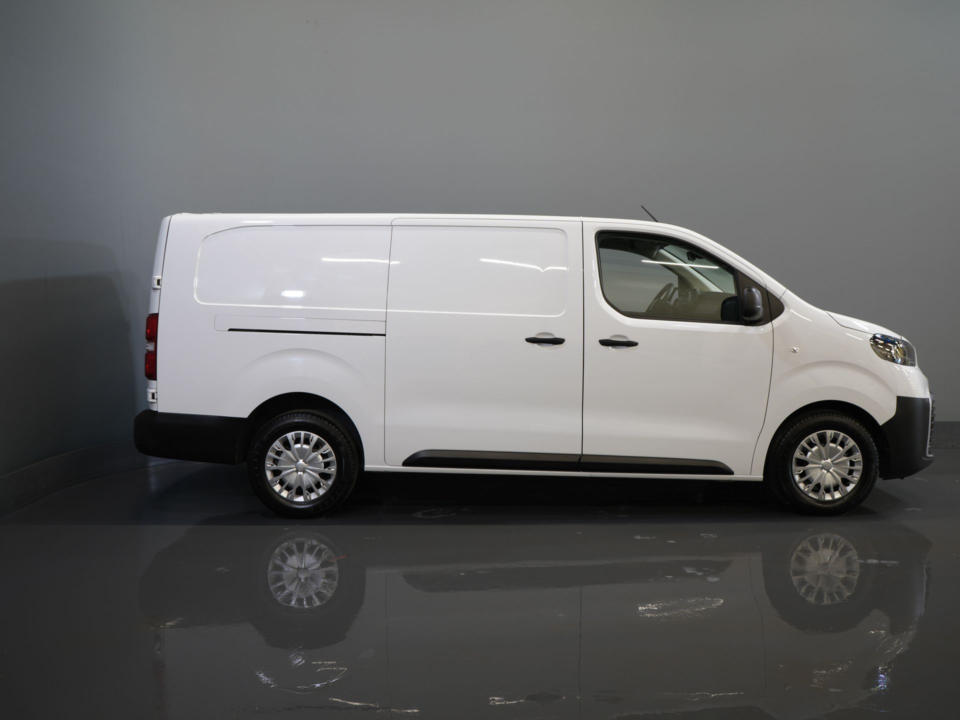 Toyota ProAce Worker Bestelbus 2.0 145 pk L3 2.5t Trekverm./ Cruise/ PDC/ DAB/ Airco 10