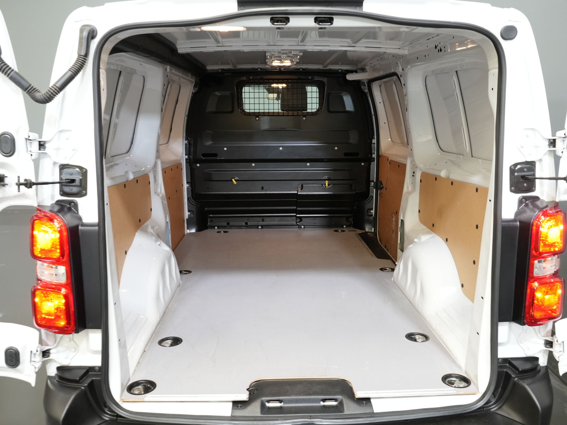 Toyota ProAce Worker Bestelbus 2.0 145 pk L3 2.5t Trekverm./ Cruise/ PDC/ DAB/ Airco 14