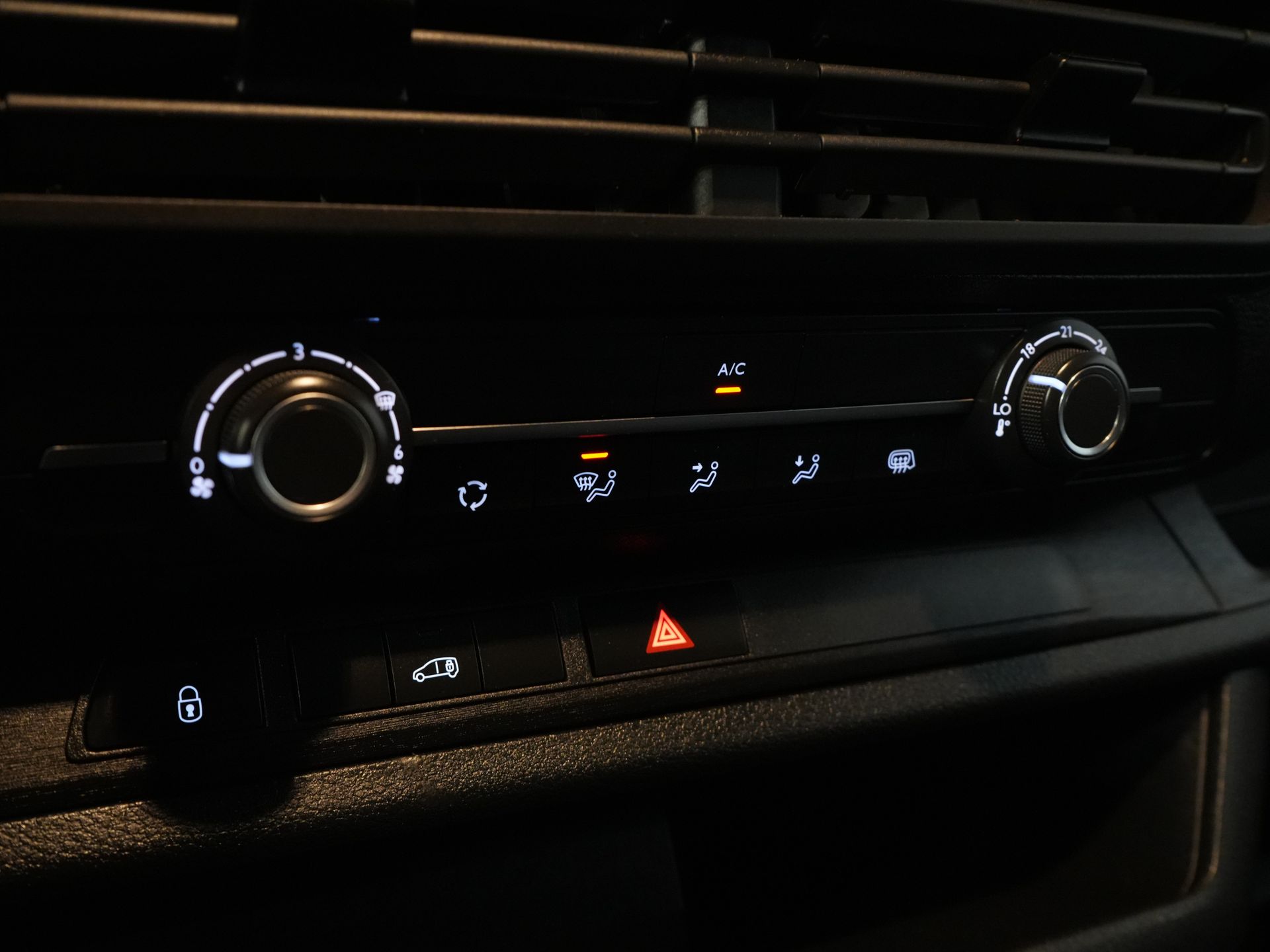 Toyota ProAce Worker Bestelbus 2.0 145 pk L3 2.5t Trekverm./ Cruise/ PDC/ DAB/ Airco 18