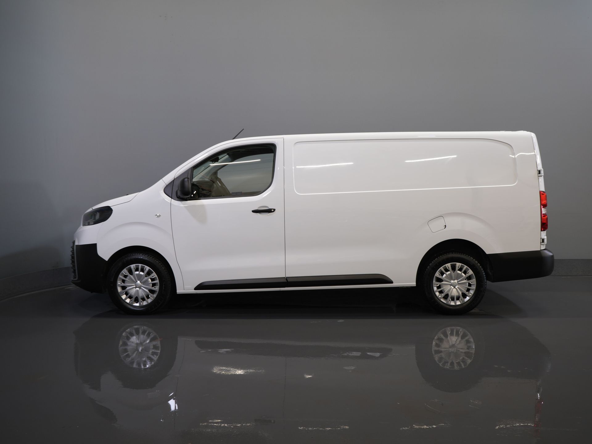 Toyota ProAce Worker Bestelbus 2.0 145 pk L3 2.5t Trekverm./ Cruise/ PDC/ DAB/ Airco 9