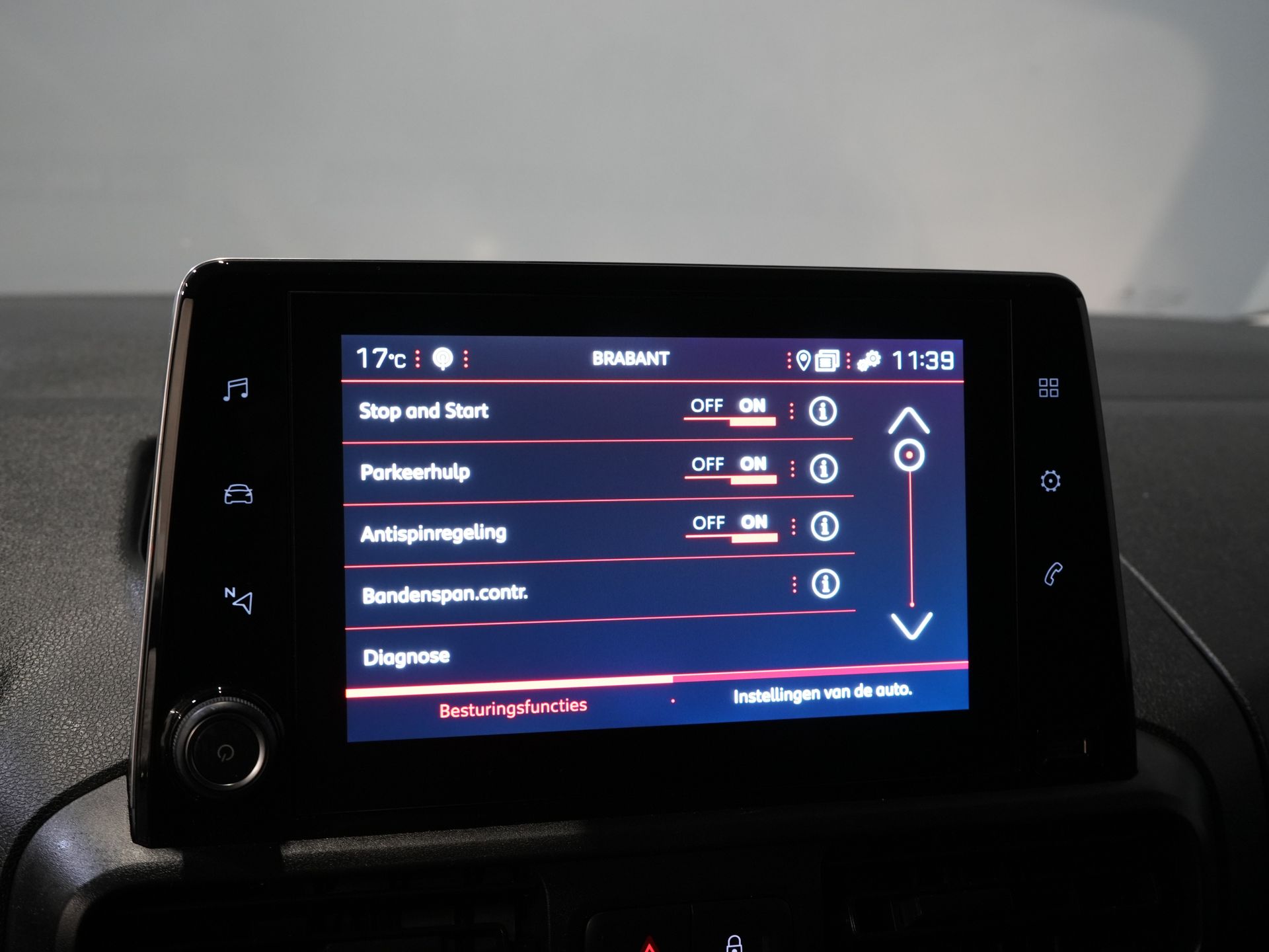 Peugeot Partner Bestelbus 1.5 HDI 130 pk Aut. L2 NL Auto/ 3Pers./ Carplay/ Airco/ Navi/ Imperiaal/ Cruise/ PDC/ DAB/ Trekhaak 23