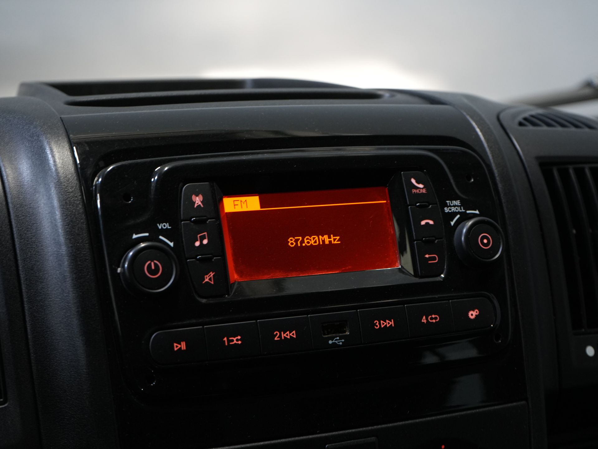 Volkswagen Caddy Cargo Bestelbus 2.0 TDI 125 pk DSG Aut. Standkachel/ Stoelverw./ Carplay/ PDC/ 16” LMV/ Trekhaak/ Dakrails 20