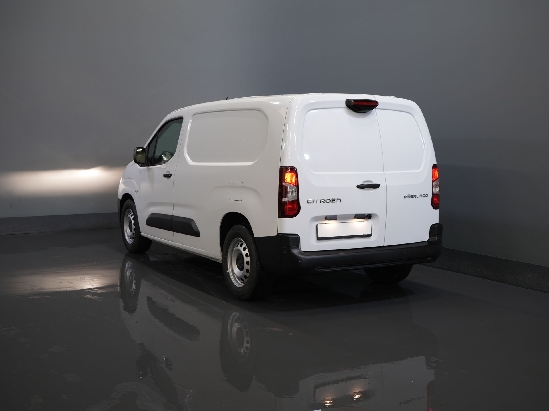 Peugeot e-Partner Bestelbus (Citroën ë-Berlingo) 50 kWh 345 km WLTP L2 Carplay/ Snellader/ 3Pers./ Airco/ Navi/ Camera/ Cruise/ PDC 1