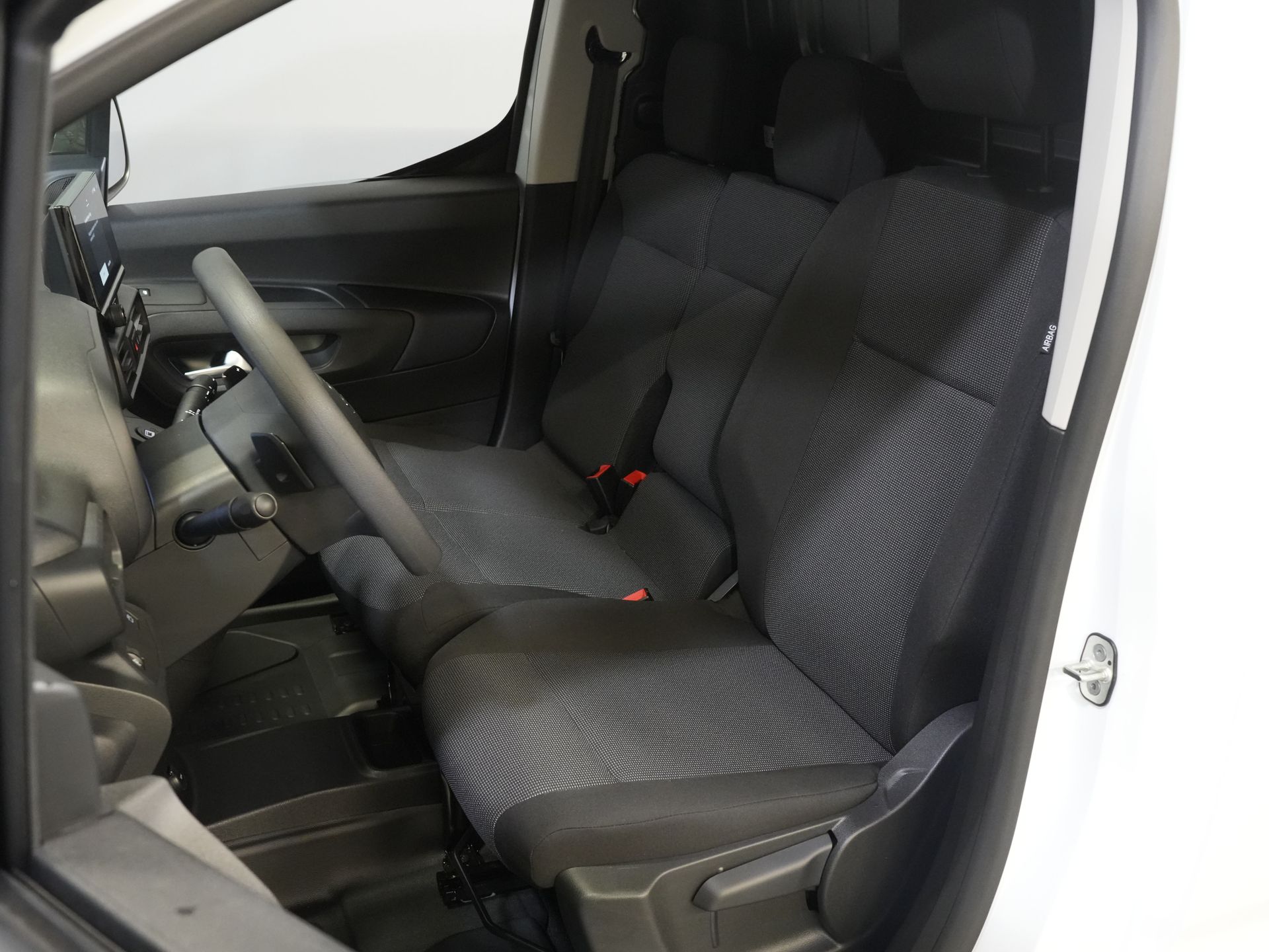 Peugeot e-Partner Bestelbus (Citroën ë-Berlingo) 50 kWh 345 km WLTP L2 Carplay/ Snellader/ 3Pers./ Airco/ Navi/ Camera/ Cruise/ PDC 11