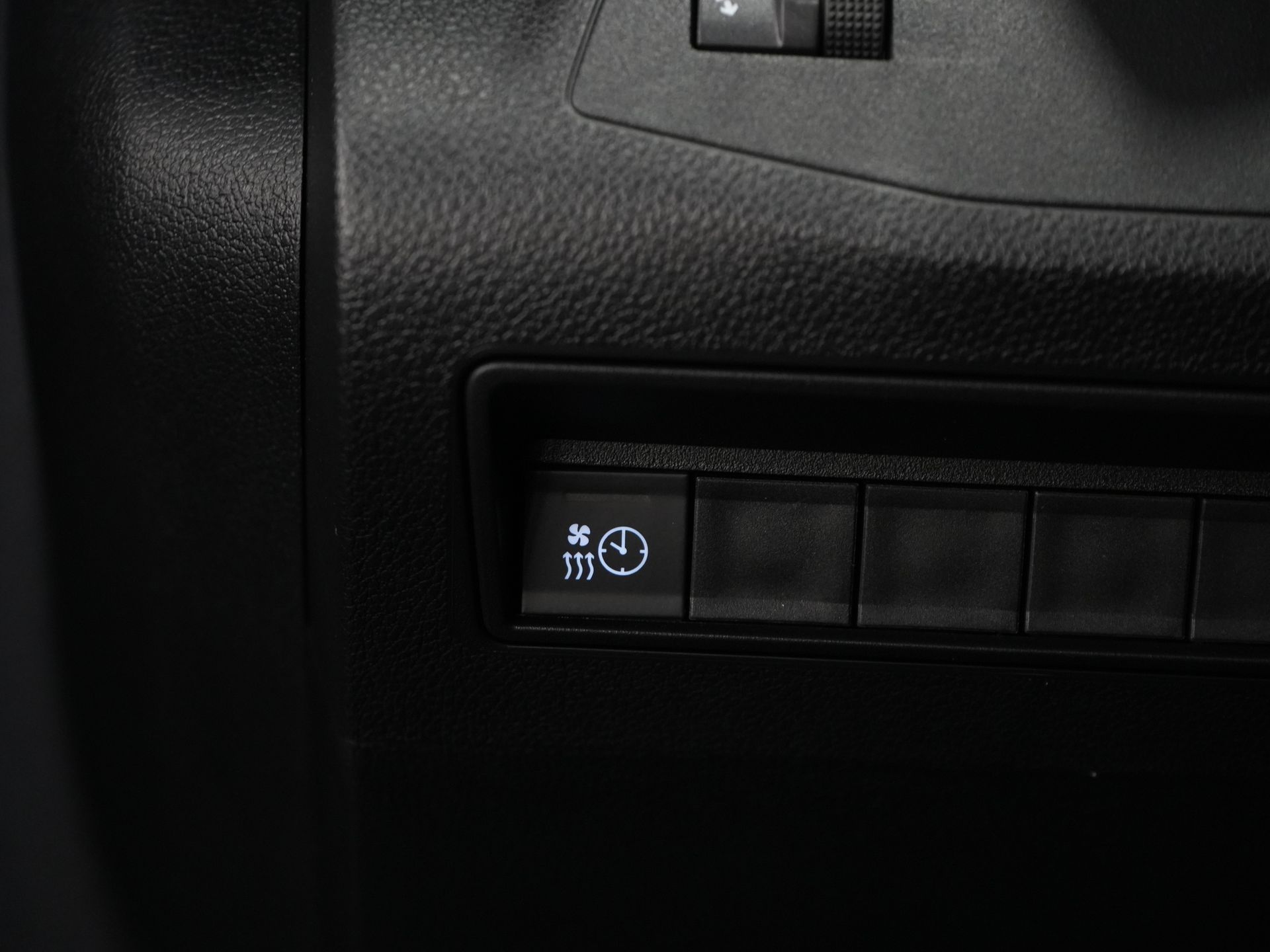 Peugeot e-Partner Bestelbus (Citroën ë-Berlingo) 50 kWh 345 km WLTP L2 Carplay/ Snellader/ 3Pers./ Airco/ Navi/ Camera/ Cruise/ PDC 17