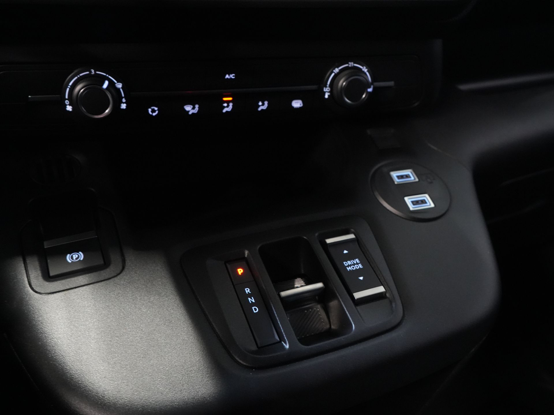 Peugeot e-Partner Bestelbus (Citroën ë-Berlingo) 50 kWh 345 km WLTP L2 Carplay/ Snellader/ 3Pers./ Airco/ Navi/ Camera/ Cruise/ PDC 21