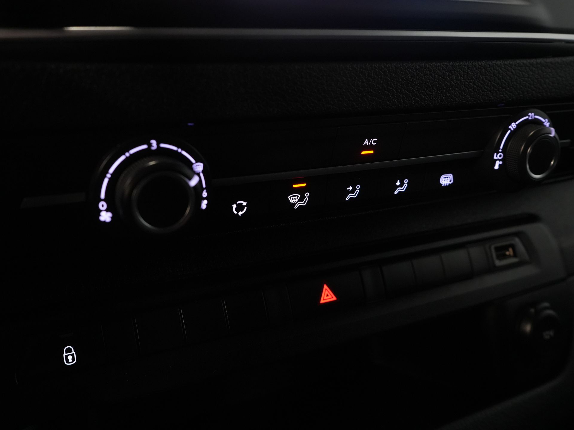 Peugeot Expert Bestelbus (Fiat Scudo) 2.0 MJ 145 pk DC Dubbel Cabine 6 Pers./ Camera/ Cruise/ PDC/ DAB/ Airco 20