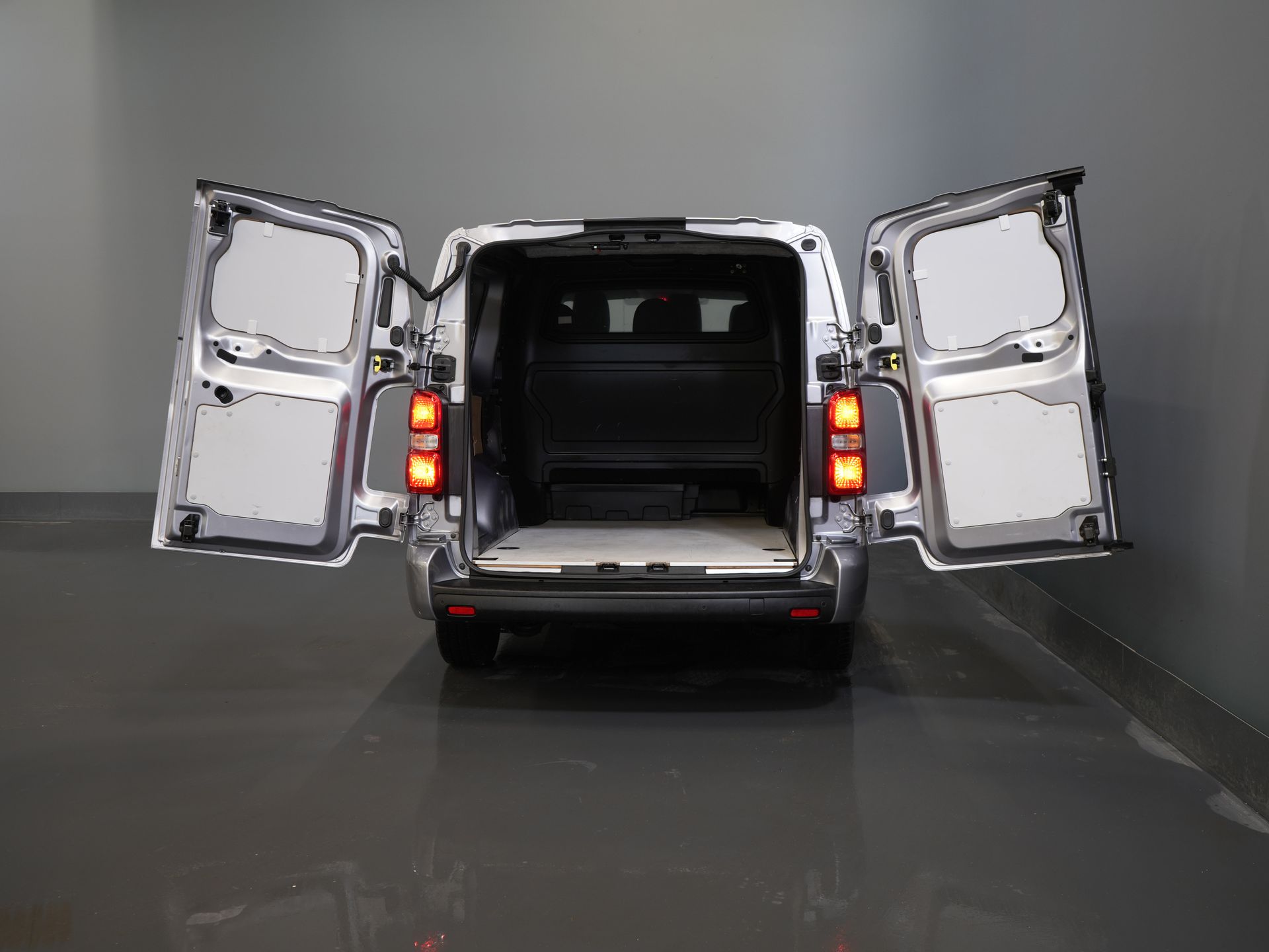 Peugeot Expert Bestelbus (Fiat Scudo) 2.0 MJ 145 pk DC Dubbel Cabine 6 Pers./ Camera/ Cruise/ PDC/ DAB/ Airco 4