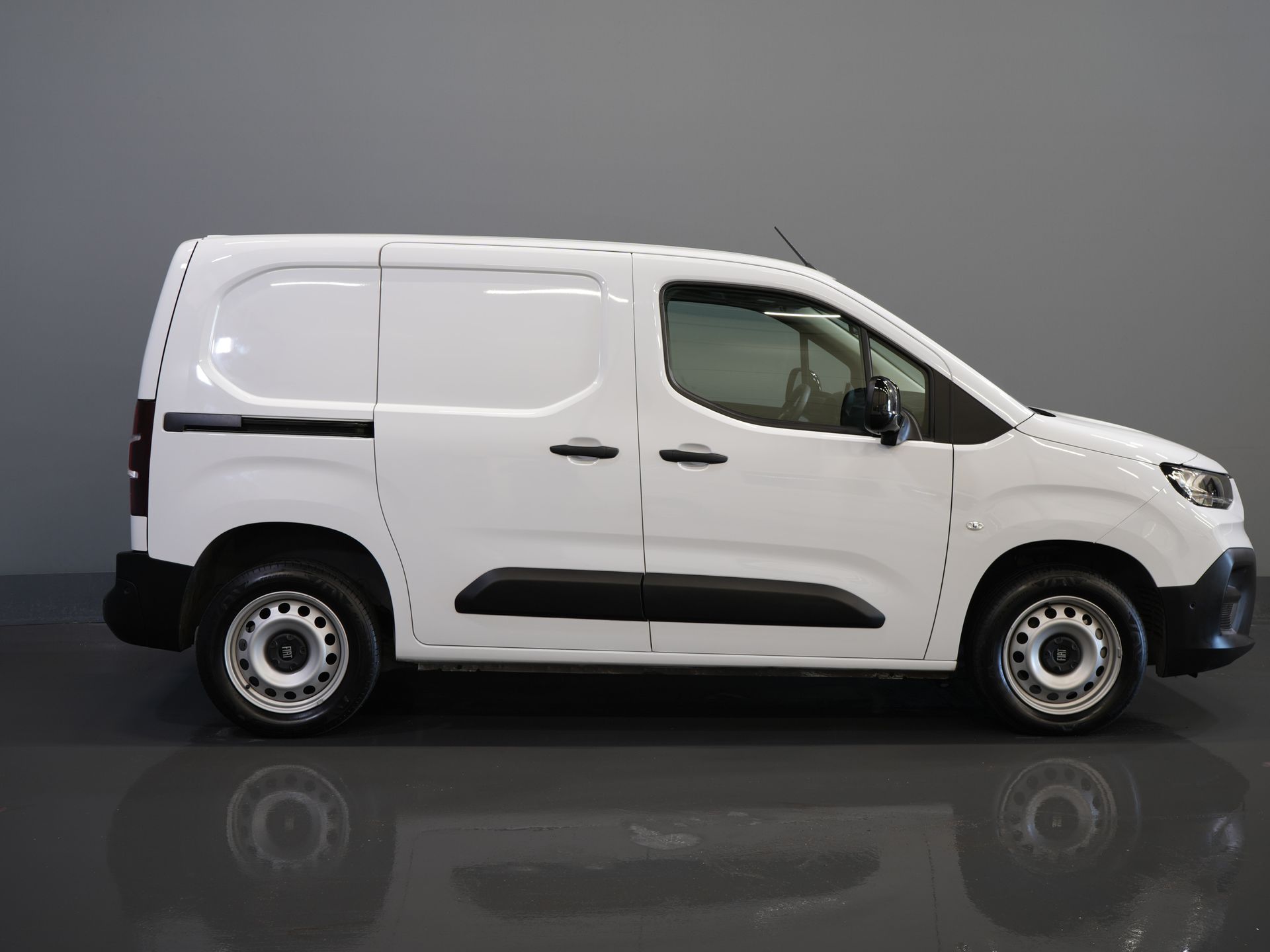 Peugeot Partner Bestelbus (Fiat Doblo) 1.5 HDi 100 pk 3 Pers./ Carplay/ Camera/ Navi/ PDC/ Cruise/ Airco 10