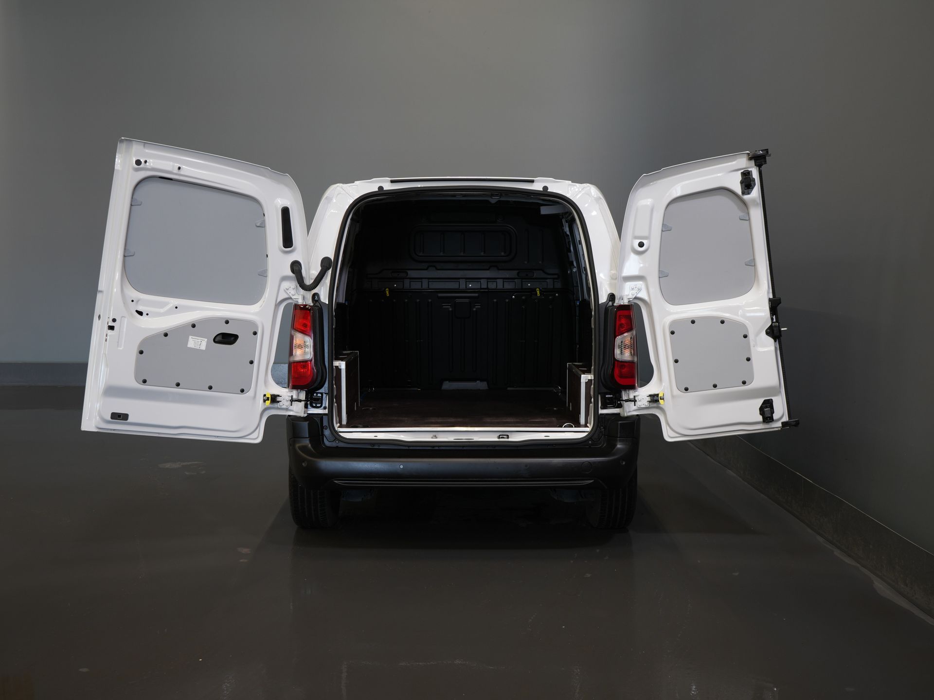 Peugeot Partner Bestelbus (Fiat Doblo) 1.5 HDi 100 pk 3 Pers./ Carplay/ Camera/ Navi/ PDC/ Cruise/ Airco 4