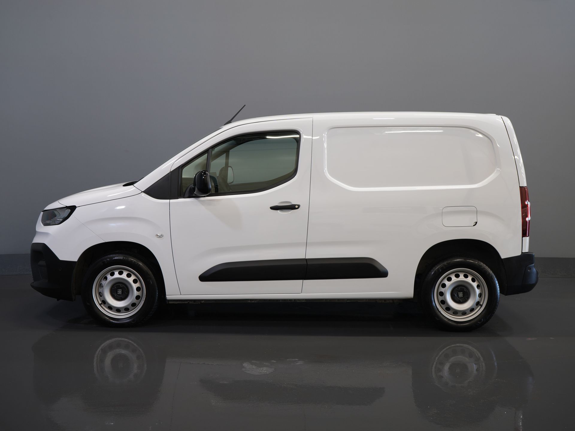 Peugeot Partner Bestelbus (Fiat Doblo) 1.5 HDi 100 pk 3 Pers./ Carplay/ Camera/ Navi/ PDC/ Cruise/ Airco 9