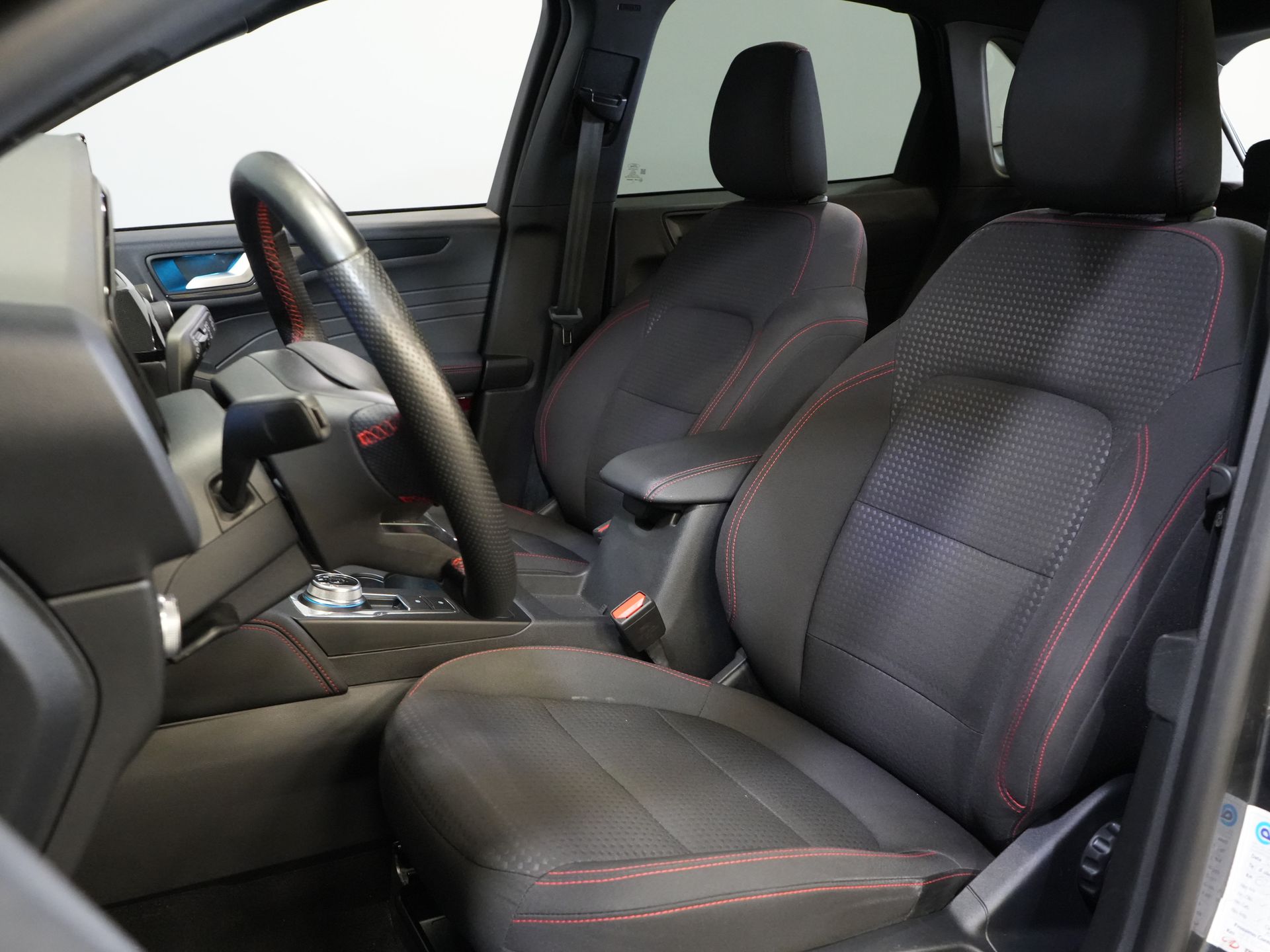 Ford Kuga SUV 2.5 PHEV 225 pk ST-Line LED/ Head-Up/ Adapt.cruise/ Keyless/ Elek.klep/ Stoelverw/ Stuurverw./ Carplay/ Navi/ Climate/ PDC 11