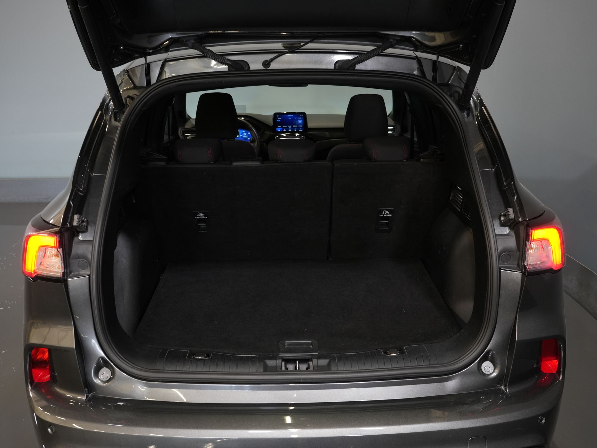 Ford Kuga SUV 2.5 PHEV 225 pk ST-Line LED/ Head-Up/ Adapt.cruise/ Keyless/ Elek.klep/ Stoelverw/ Stuurverw./ Carplay/ Navi/ Climate/ PDC 14