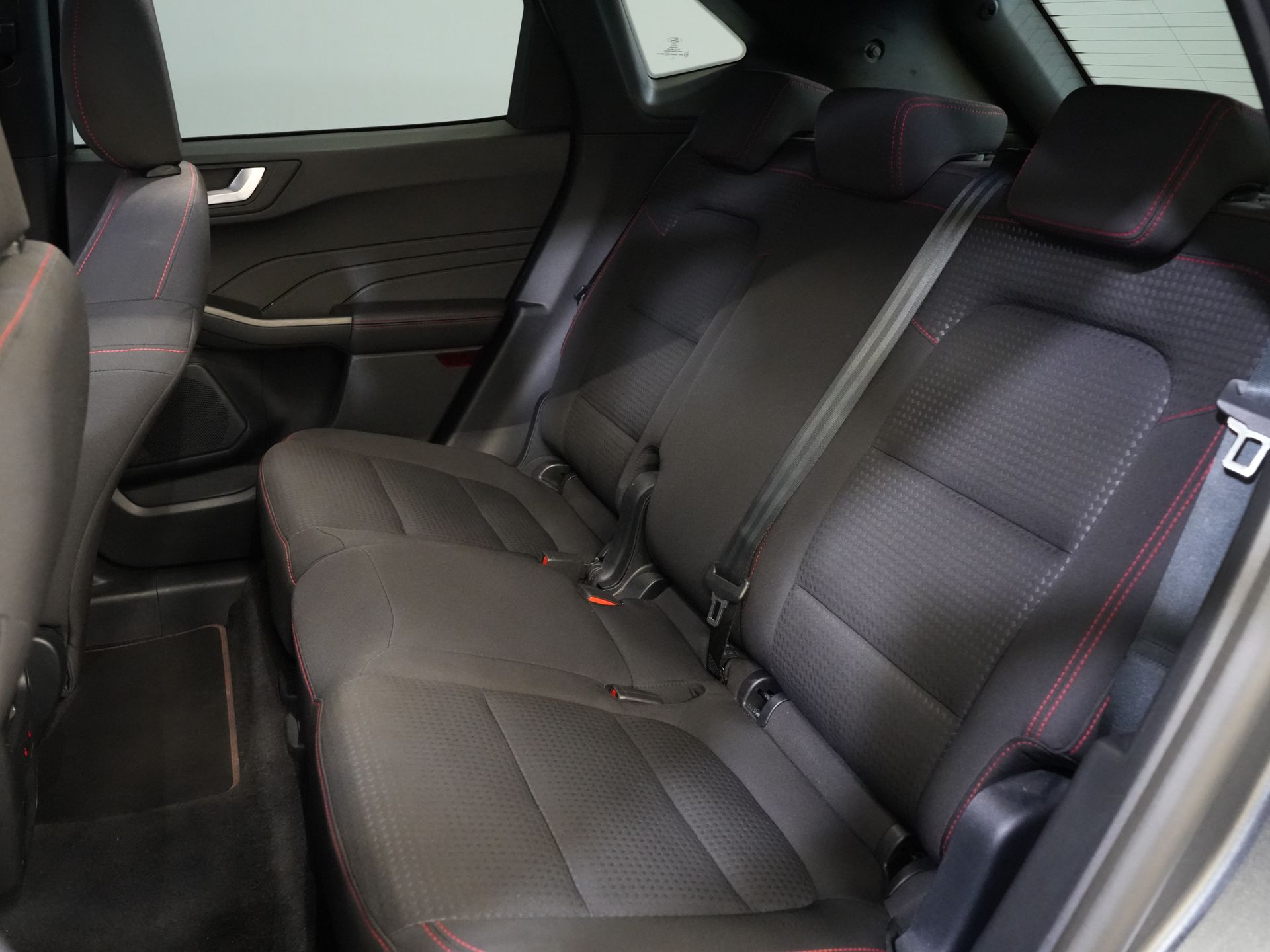 Ford Kuga SUV 2.5 PHEV 225 pk ST-Line LED/ Head-Up/ Adapt.cruise/ Keyless/ Elek.klep/ Stoelverw/ Stuurverw./ Carplay/ Navi/ Climate/ PDC 17