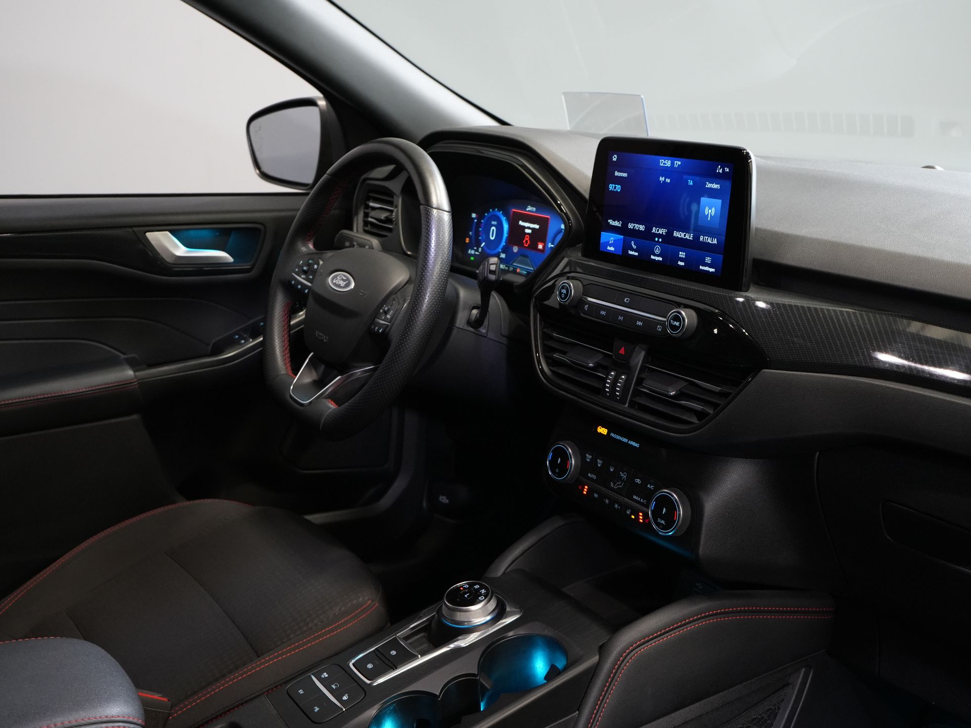 Ford Kuga SUV 2.5 PHEV 225 pk ST-Line LED/ Head-Up/ Adapt.cruise/ Keyless/ Elek.klep/ Stoelverw/ Stuurverw./ Carplay/ Navi/ Climate/ PDC 2