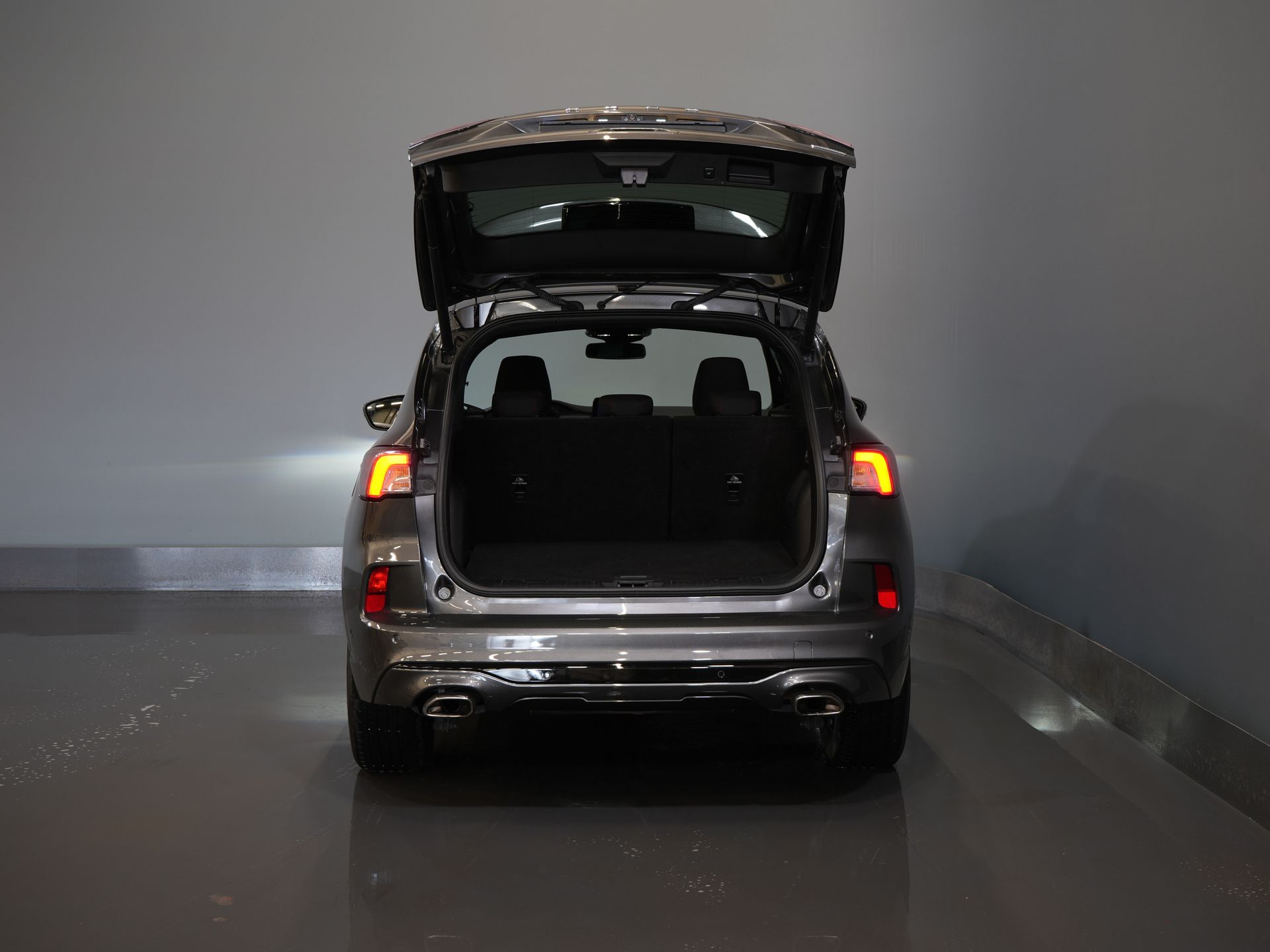 Ford Kuga SUV 2.5 PHEV 225 pk ST-Line LED/ Head-Up/ Adapt.cruise/ Keyless/ Elek.klep/ Stoelverw/ Stuurverw./ Carplay/ Navi/ Climate/ PDC 4