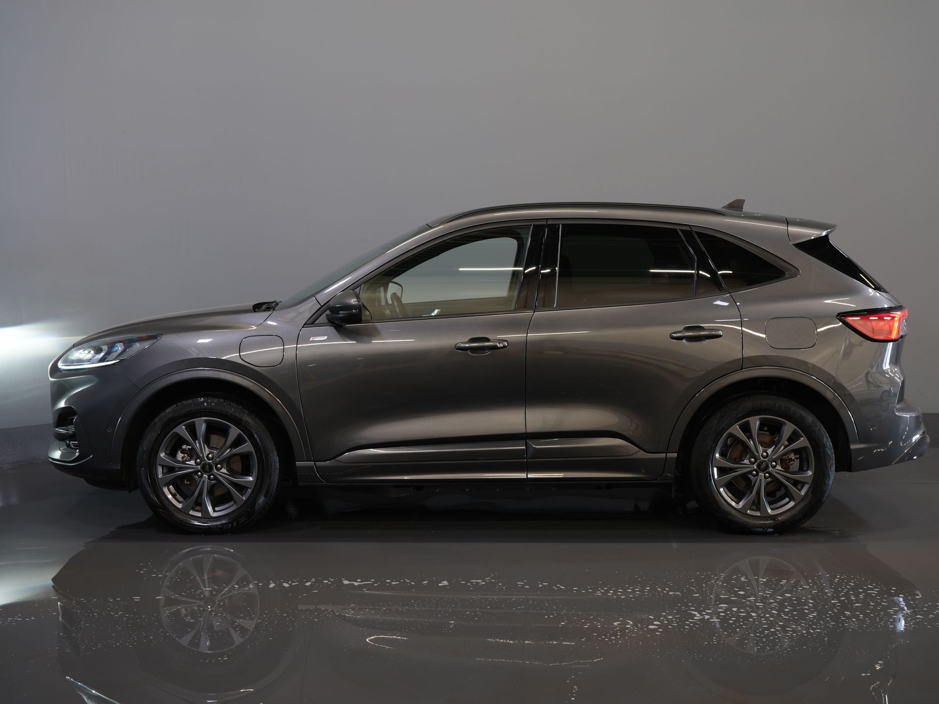 Ford Kuga SUV 2.5 PHEV 225 pk ST-Line LED/ Head-Up/ Adapt.cruise/ Keyless/ Elek.klep/ Stoelverw/ Stuurverw./ Carplay/ Navi/ Climate/ PDC 9