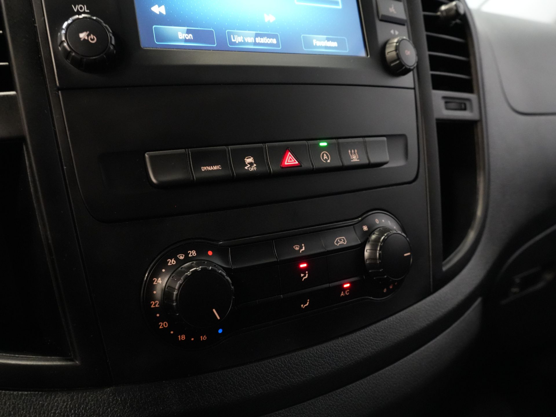 Mercedes-Benz Vito Bestelbus 119 CDI Aut. XL L3 LED/ Standkachel/ Stoelverw./ Carplay/ Navi/ Camera/ PDC/ LMV/ Cruise/ Trekhaak/ Airco 24