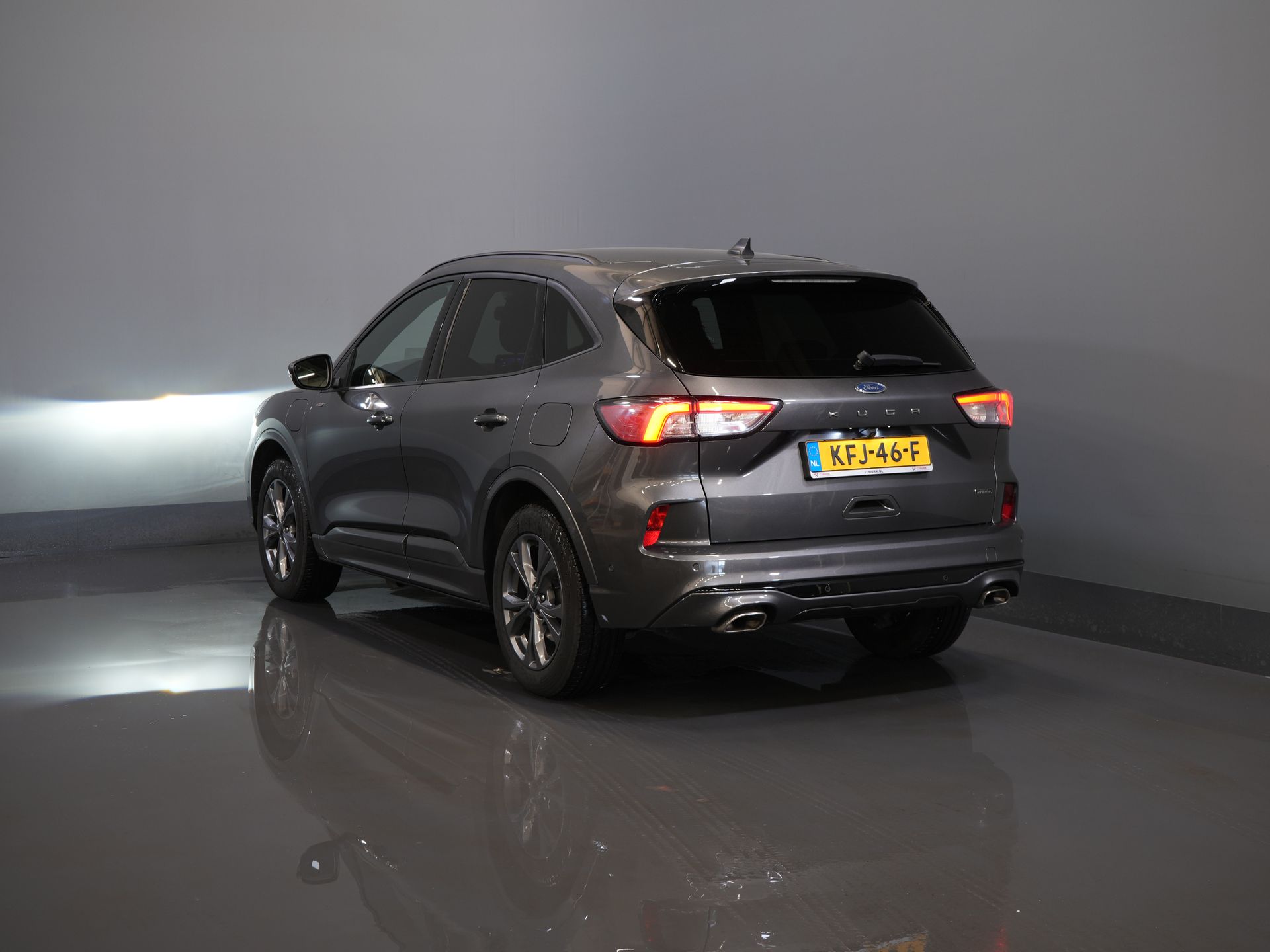 Ford Kuga SUV 2.5 PHEV 225 pk ST-Line LED/ Head-Up/ Adapt.cruise/ Keyless/ Elek.klep/ Stoelverw/ Stuurverw./ Carplay/ Navi/ Climate/ PDC 1
