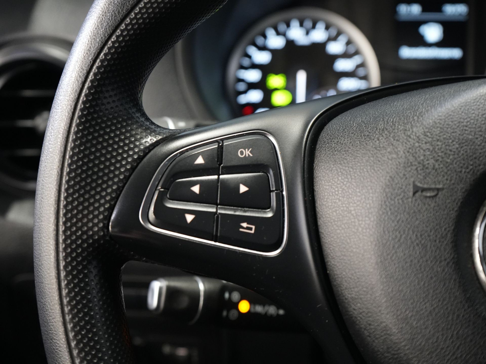 Mercedes-Benz Vito Bestelbus 114 CDI Aut. L2 NL Auto/ Cruise/ Navi/ Camera/ Airco/ PDC/ Sidebars 18