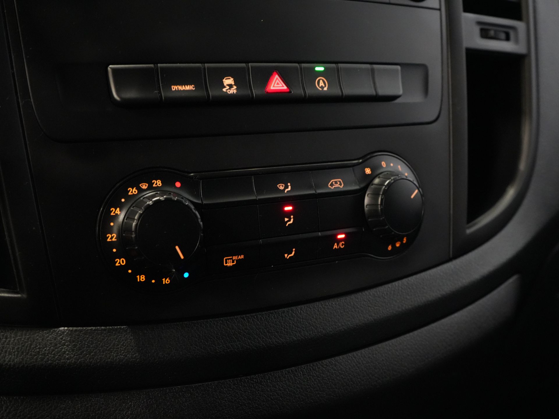 Mercedes-Benz Vito Bestelbus 114 CDI Aut. L2 NL Auto/ Cruise/ Navi/ Camera/ Airco/ PDC/ Sidebars 20