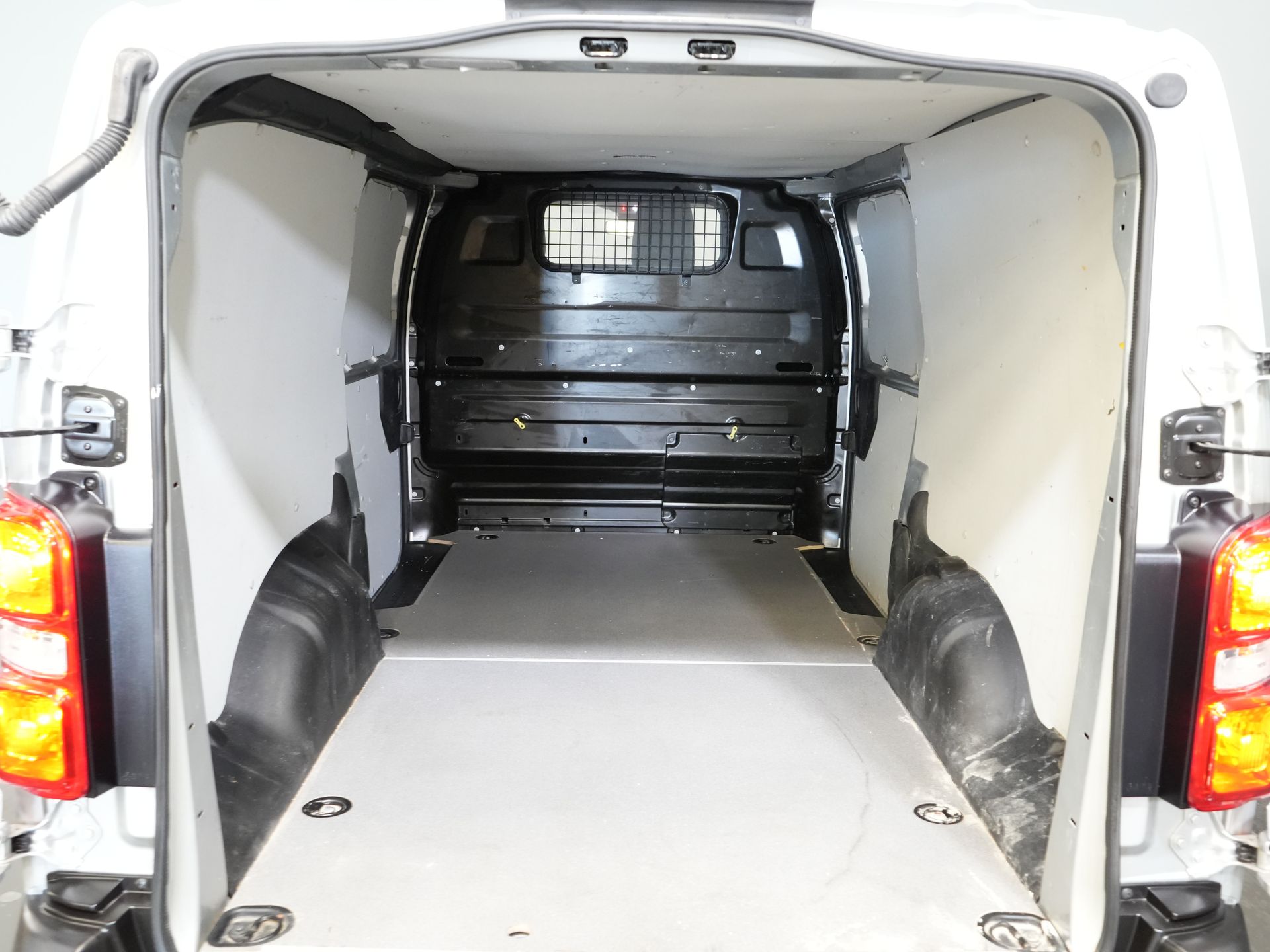 Toyota ProAce Worker Bestelbus 2.0 145 pk L3 2xSchuifdeur/ Adapt.Cruise/ Head Up/ Standkachel/ Stoelverw./ Carplay/ Trekhaak/ PDC 14