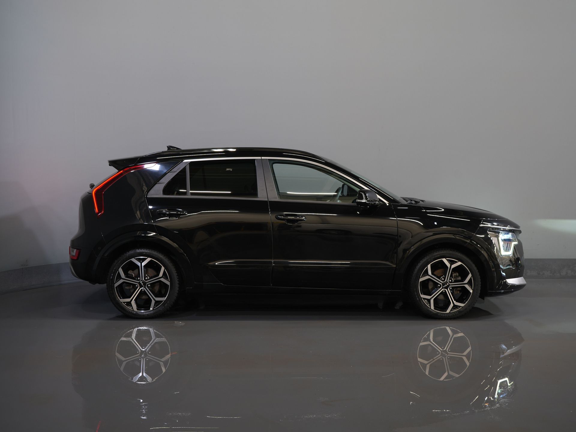 Kia Niro SUV 1.6 GDi PHEV Executive Line Harman Kardon/ Stoelvent./ 18