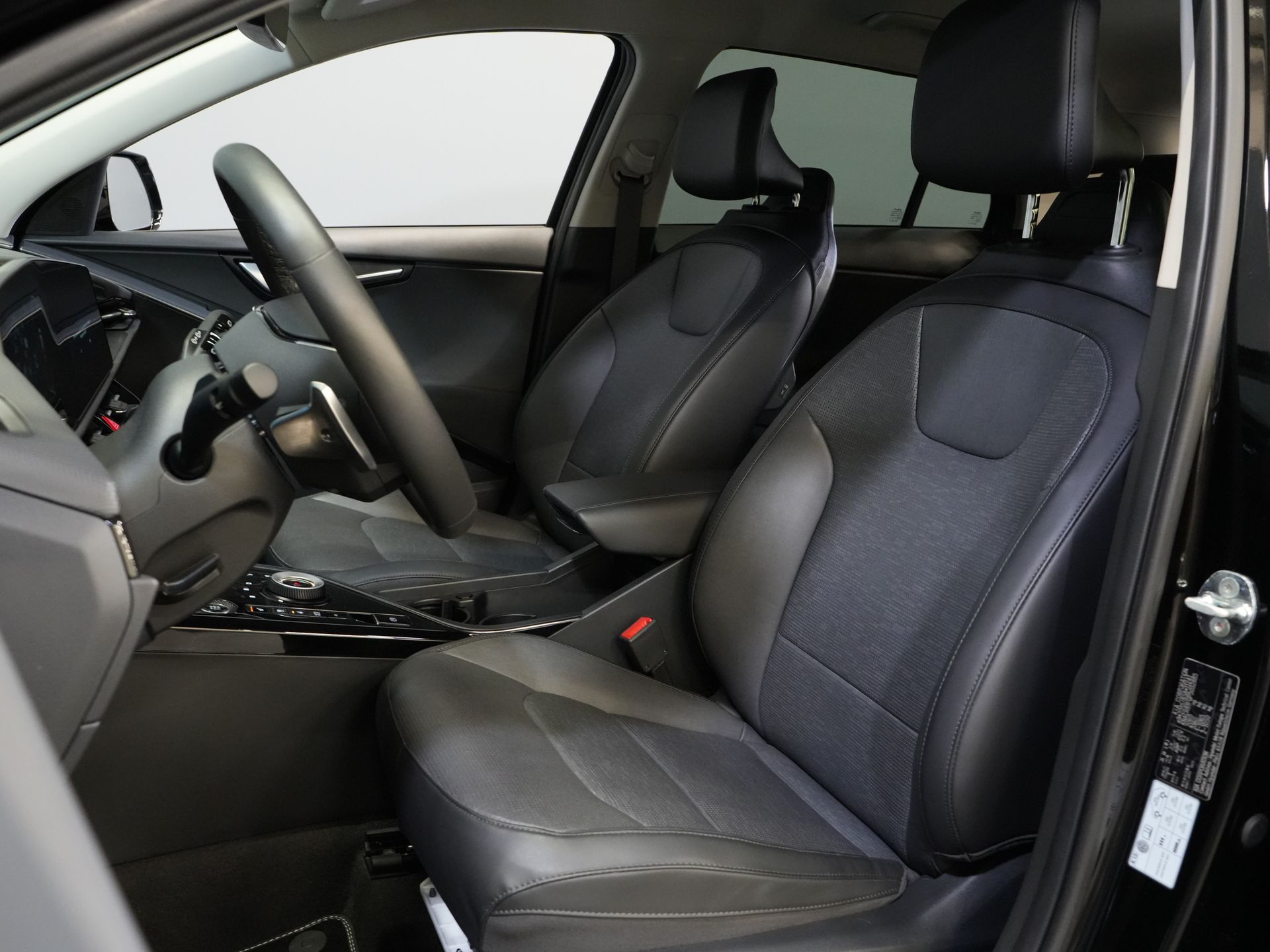 Kia Niro SUV 1.6 GDi PHEV Executive Line Harman Kardon/ Stoelvent./ 18