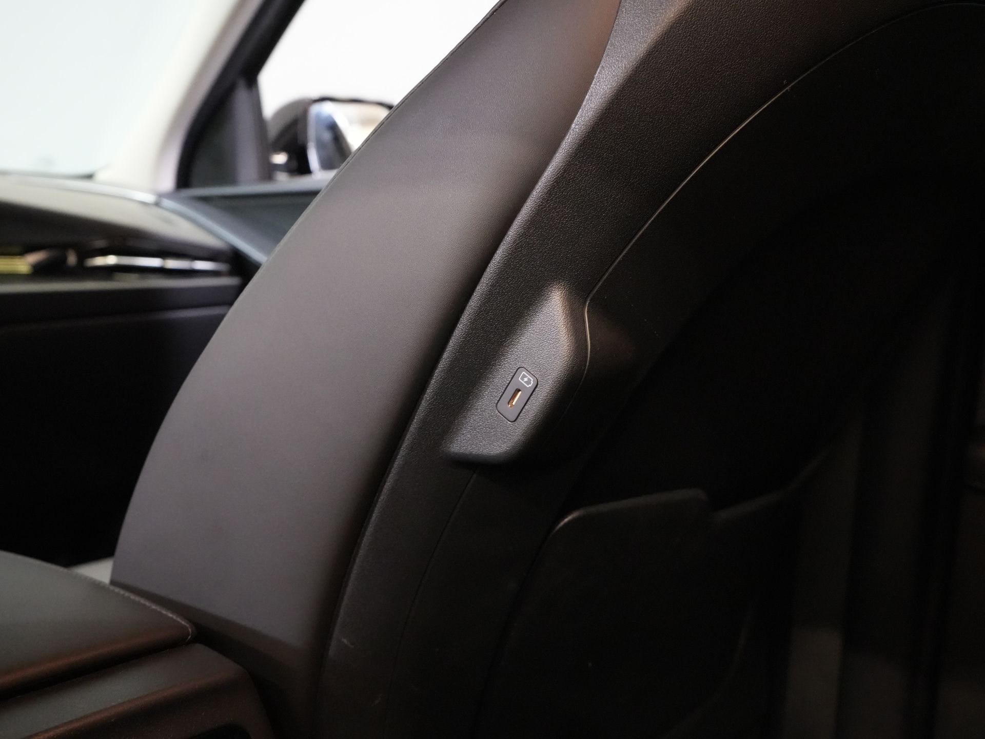 Kia Niro SUV 1.6 GDi PHEV Executive Line Harman Kardon/ Stoelvent./ 18