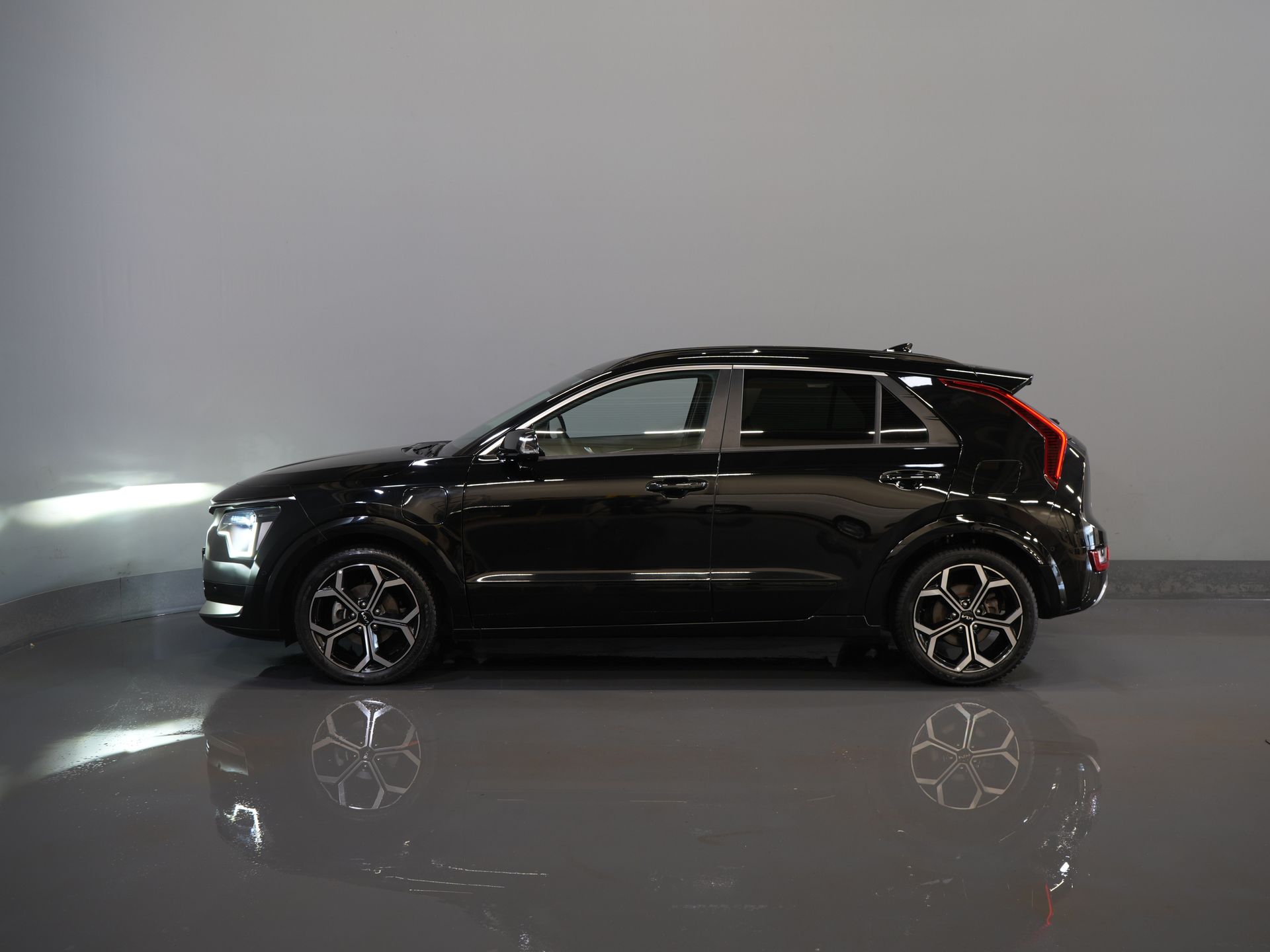 Kia Niro SUV 1.6 GDi PHEV Executive Line Harman Kardon/ Stoelvent./ 18