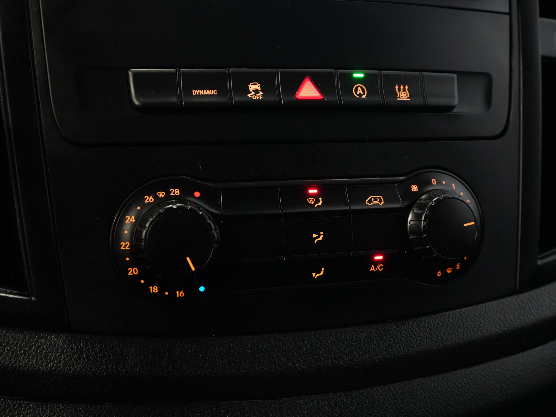 Mercedes-Benz Vito Bestelbus 119 CDI Aut. XL L3 LED/ Standkachel/ Stoelverw./ Carplay/ Camera/ Trekhaak/ PDC/ Cruise 24
