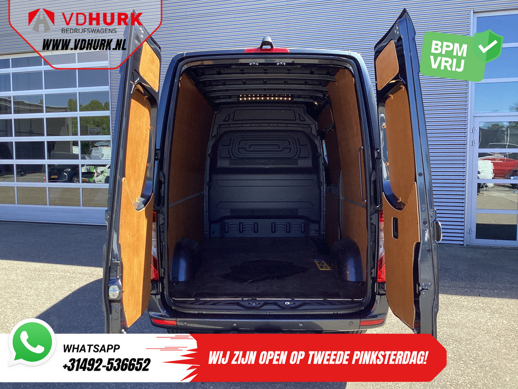 Mercedes-Benz Sprinter Bestelbus 315 CDI Aut. L2H2 3.5t Trekverm./ LED/ Gev.Stoel/ 10,25” MBUX/ Climate/ Stoelverw./ Carplay/ Navi/ Cruise/ Camera/ PDC/ Trekhaak 4