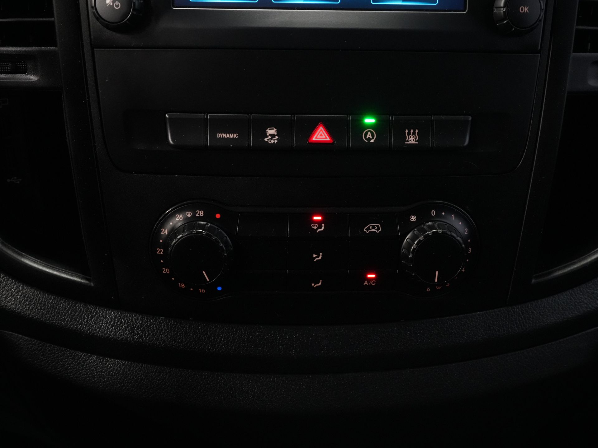 Mercedes-Benz Vito Bestelbus 119 CDI Aut. XL L3 LED/ Standkachel/ Stoelverw./ Carplay/ Navi/ Camera/ PDC/ LMV/ Cruise/ Trekhaak/ Airco 24