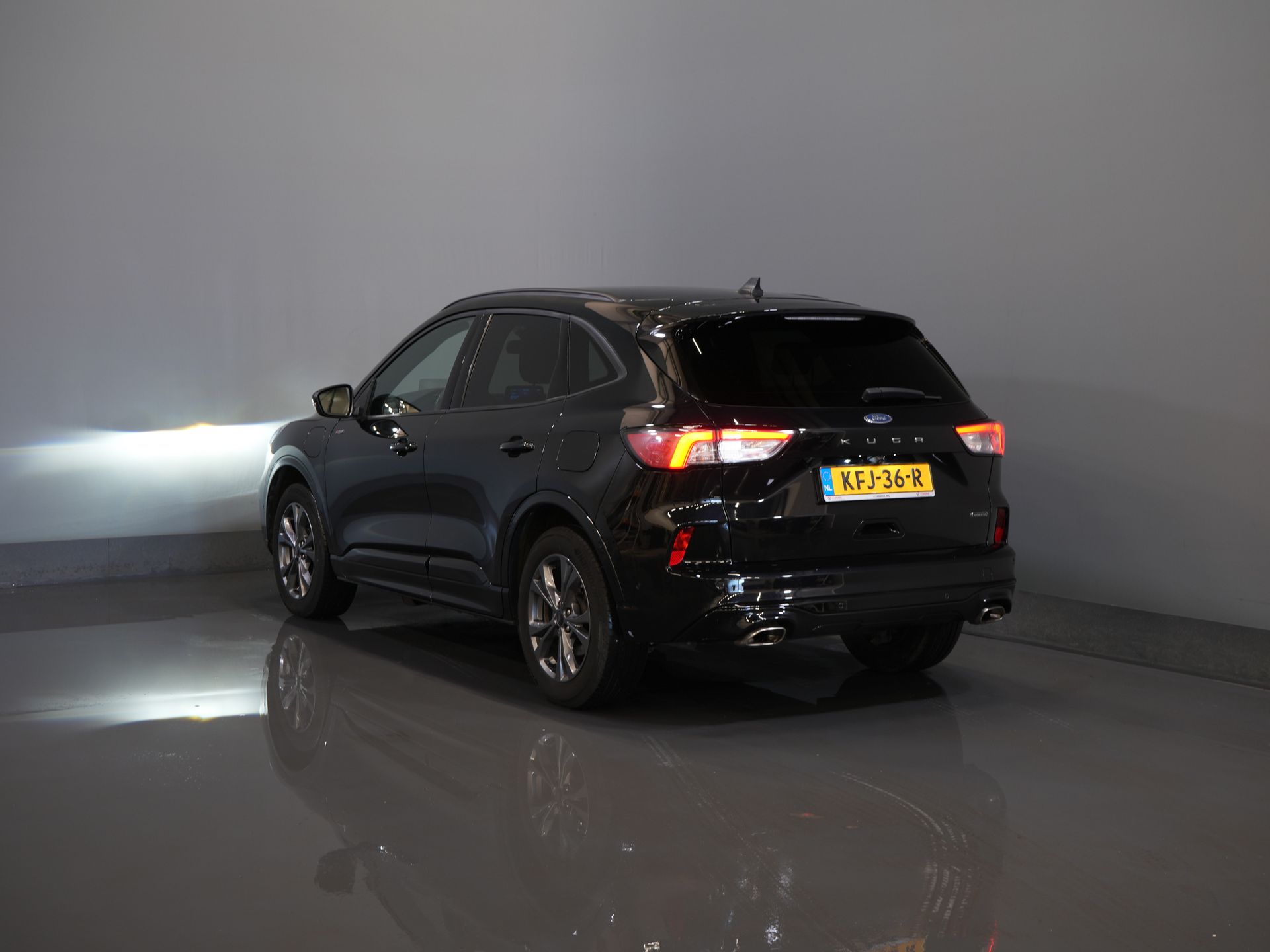 Ford Kuga SUV 2.5 PHEV 225 pk ST-Line LED/ Head-Up/ Adapt.cruise/ Keyless/ Elek.klep/ Stoelverw/ Stuurverw./ Carplay/ Navi/ Climate/ PDC 1