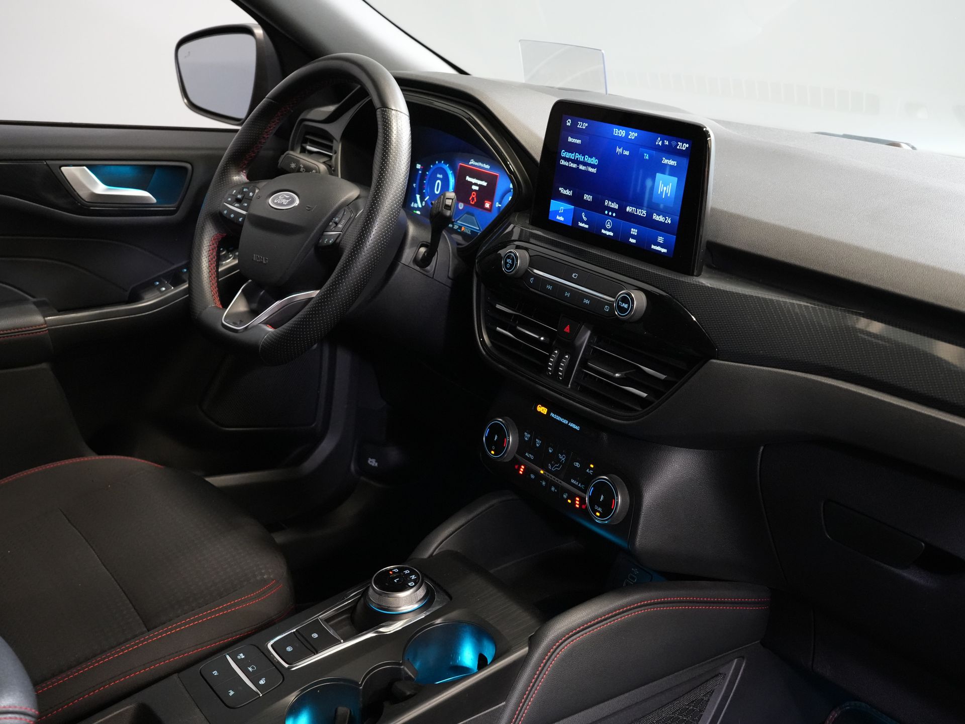 Ford Kuga SUV 2.5 PHEV 225 pk ST-Line LED/ Head-Up/ Adapt.cruise/ Keyless/ Elek.klep/ Stoelverw/ Stuurverw./ Carplay/ Navi/ Climate/ PDC 2