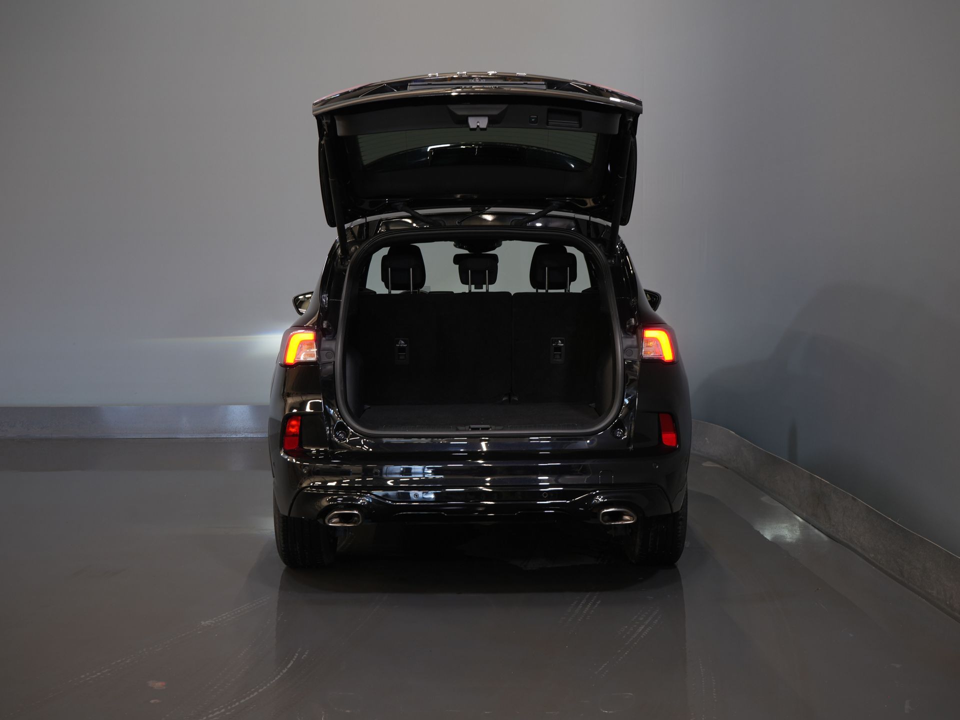 Ford Kuga SUV 2.5 PHEV 225 pk ST-Line LED/ Head-Up/ Adapt.cruise/ Keyless/ Elek.klep/ Stoelverw/ Stuurverw./ Carplay/ Navi/ Climate/ PDC 4