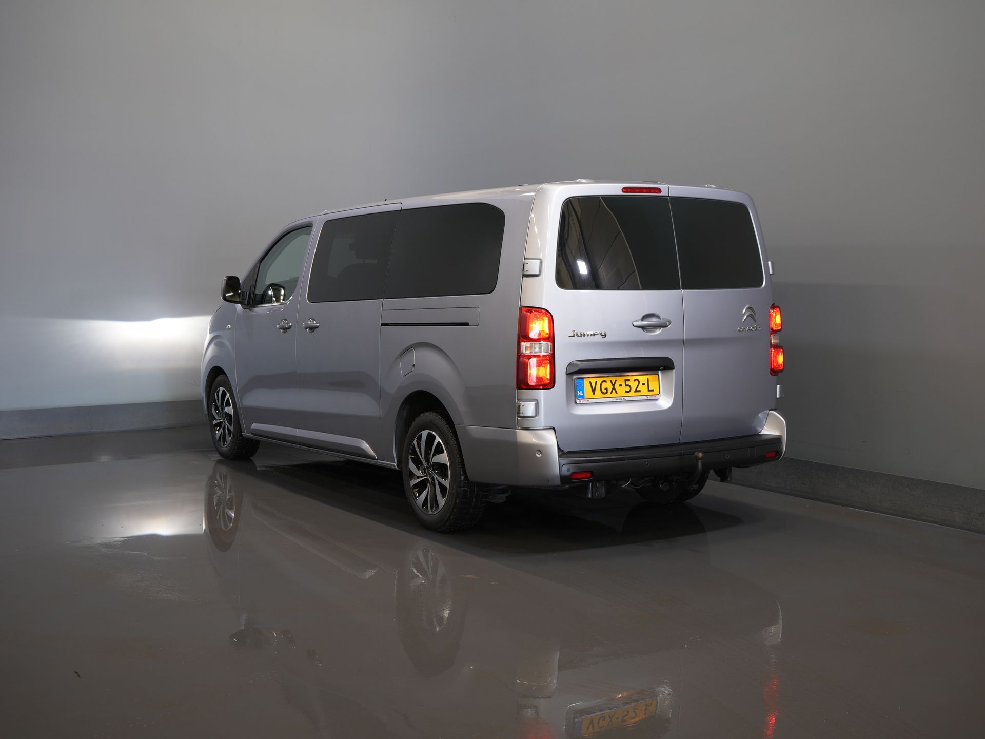 Citroën Jumpy Bestelbus 2.0 HDI 180 pk Aut. DC Dubbel Cabine Xenon/ Adapt.Cruise/ Standkachel/ 2x Schuifdeur/ Carplay/ Keyless/ Climate/ Camera/ Navi/ 1 1