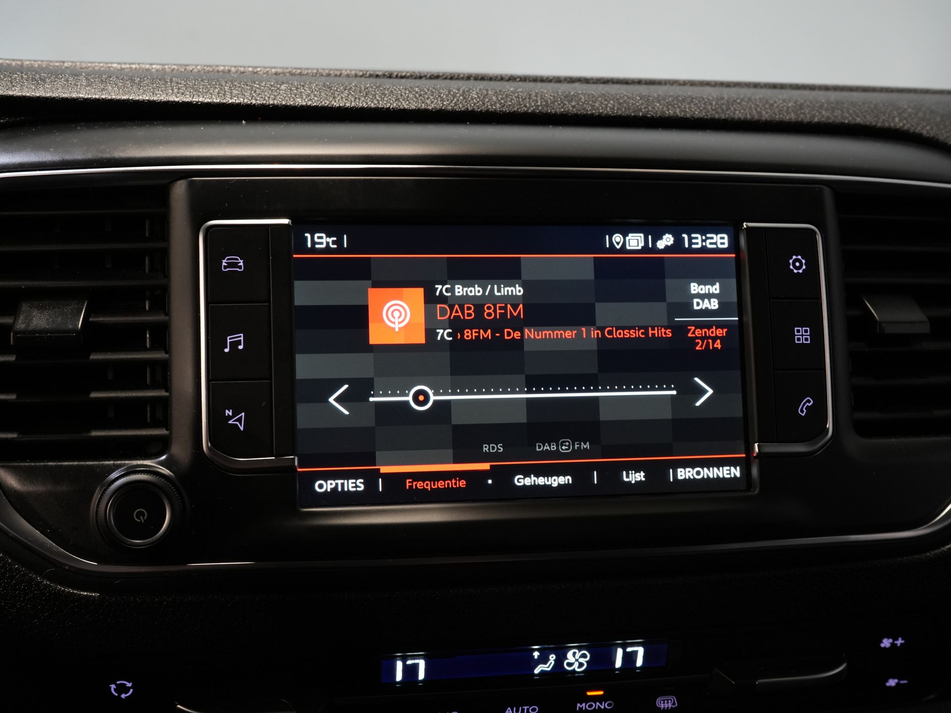 Citroën Jumpy Bestelbus 2.0 HDI 180 pk Aut. DC Dubbel Cabine Xenon/ Adapt.Cruise/ Standkachel/ 2x Schuifdeur/ Carplay/ Keyless/ Climate/ Camera/ Navi/ 1 25