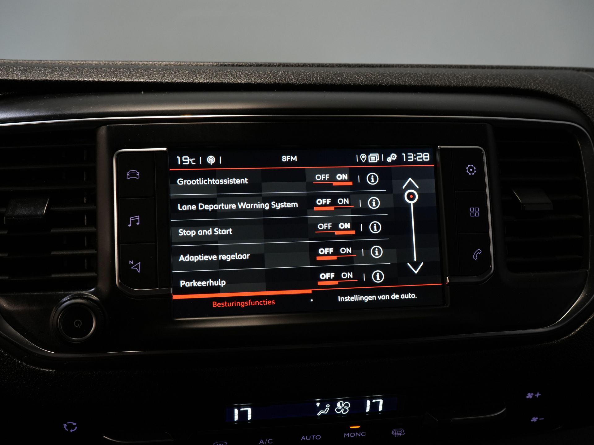 Citroën Jumpy Bestelbus 2.0 HDI 180 pk Aut. DC Dubbel Cabine Xenon/ Adapt.Cruise/ Standkachel/ 2x Schuifdeur/ Carplay/ Keyless/ Climate/ Camera/ Navi/ 1 27