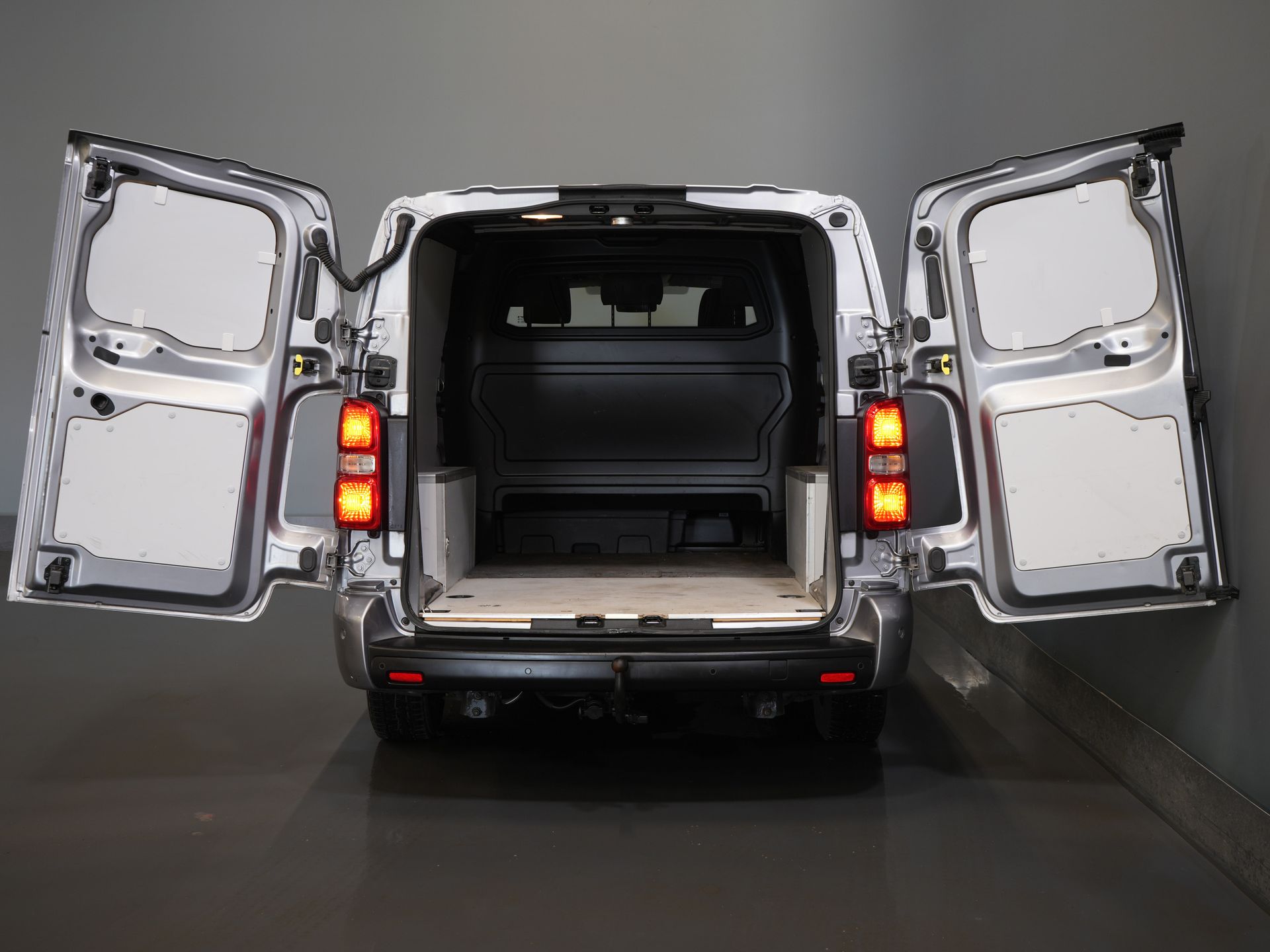 Citroën Jumpy Bestelbus 2.0 HDI 180 pk Aut. DC Dubbel Cabine Xenon/ Adapt.Cruise/ Standkachel/ 2x Schuifdeur/ Carplay/ Keyless/ Climate/ Camera/ Navi/ 1 4