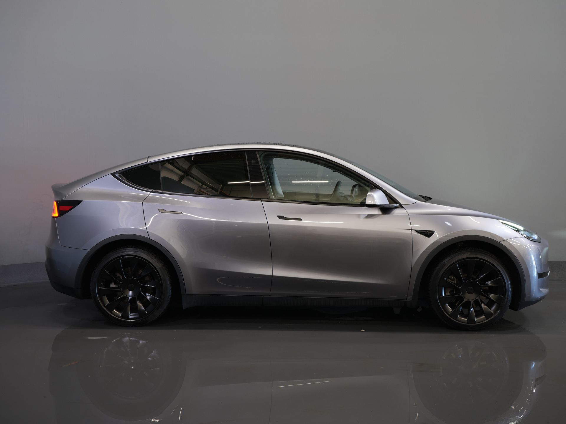 Tesla Model Y SUV 455 Km WLTP (DEMO) Pano/ Memory/ Elek.klep/ Stoelverw./ Navi/ 360 Camera/ Climate/ 20” LMV 10