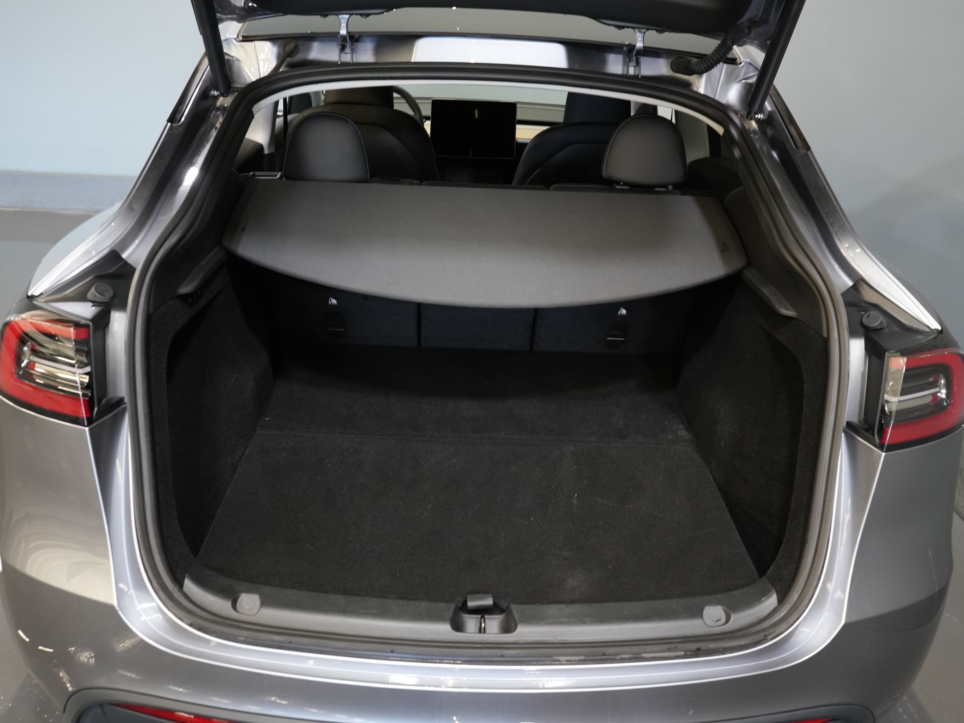 Tesla Model Y SUV 455 Km WLTP (DEMO) Pano/ Memory/ Elek.klep/ Stoelverw./ Navi/ 360 Camera/ Climate/ 20” LMV 14