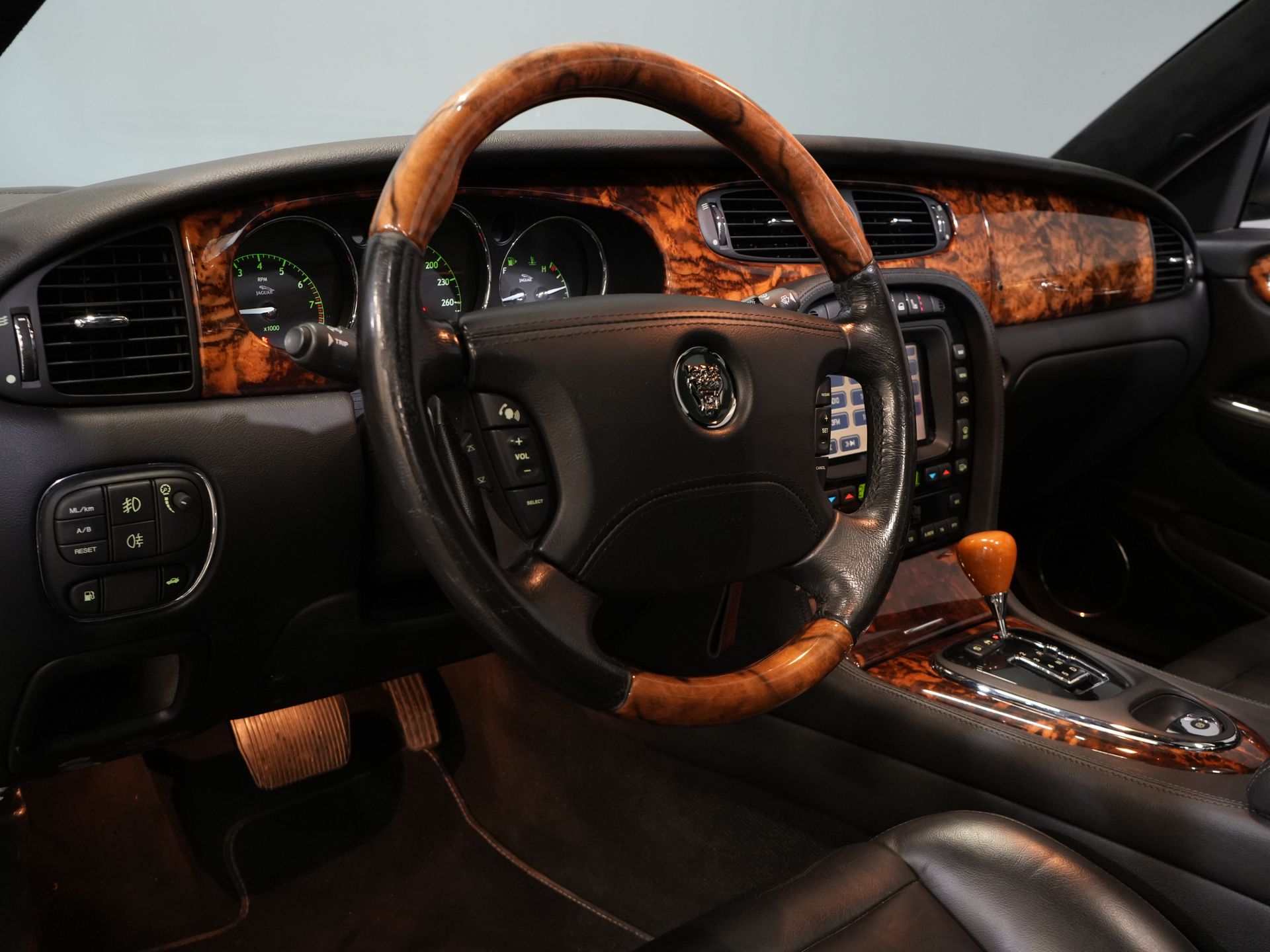 Jaguar XJ Sedan 3.0 V6 Executive Aut. Youngtimer/ Pano/ Leder/ Xenon/ Memory/ Cruise/ Stoelverw. 13