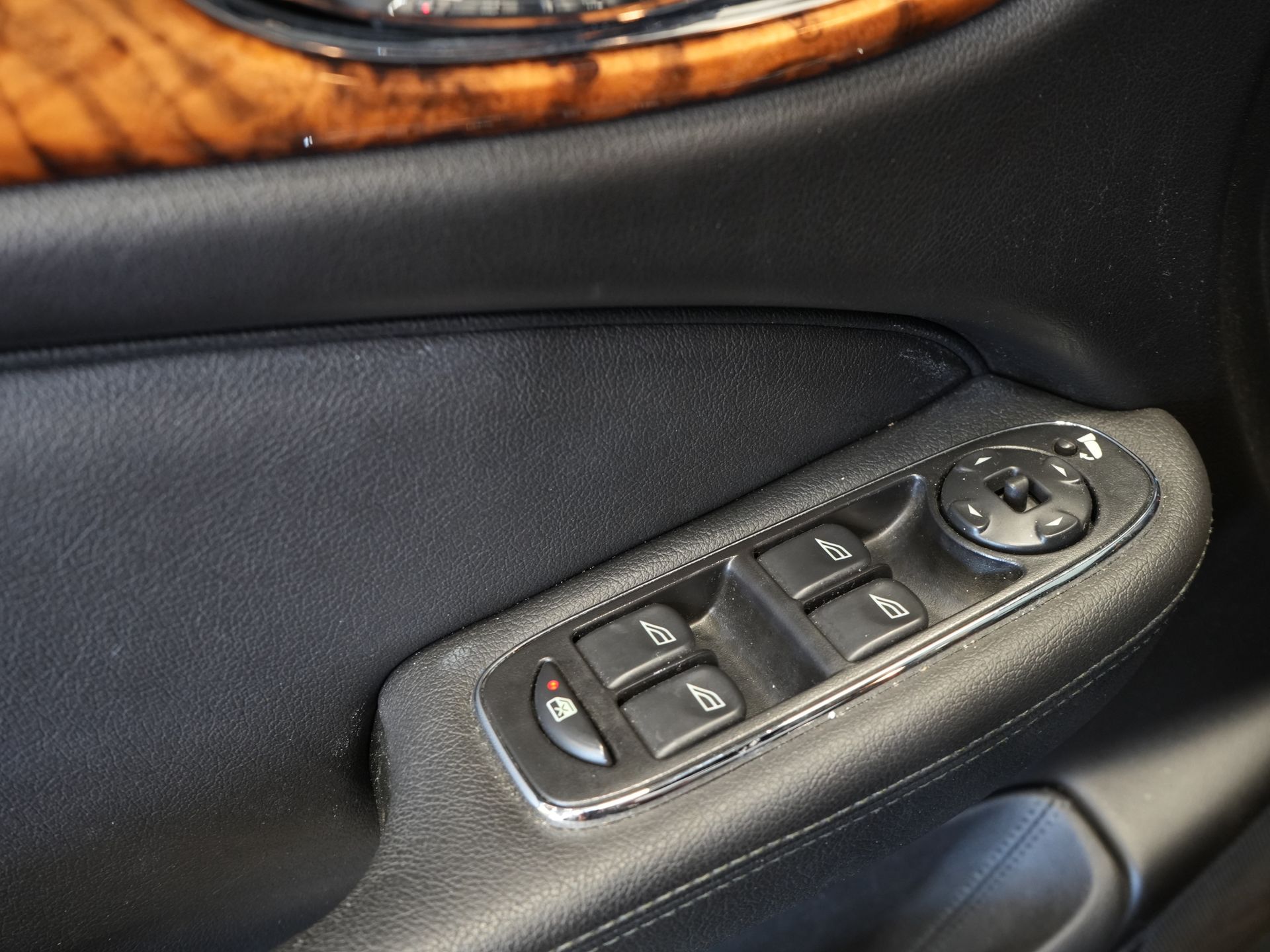 Jaguar XJ Sedan 3.0 V6 Executive Aut. Youngtimer/ Pano/ Leder/ Xenon/ Memory/ Cruise/ Stoelverw. 18