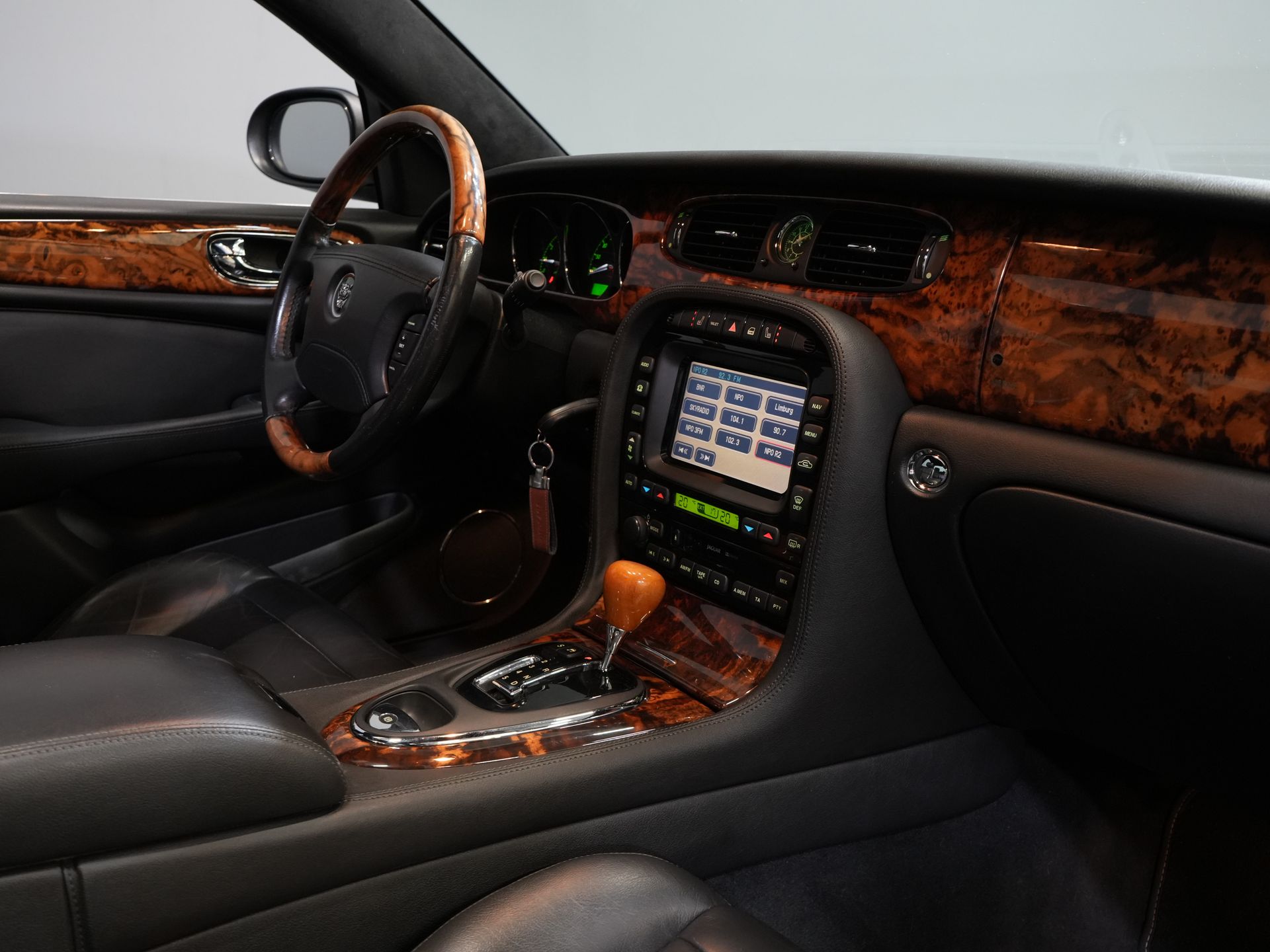 Jaguar XJ Sedan 3.0 V6 Executive Aut. Youngtimer/ Pano/ Leder/ Xenon/ Memory/ Cruise/ Stoelverw. 2