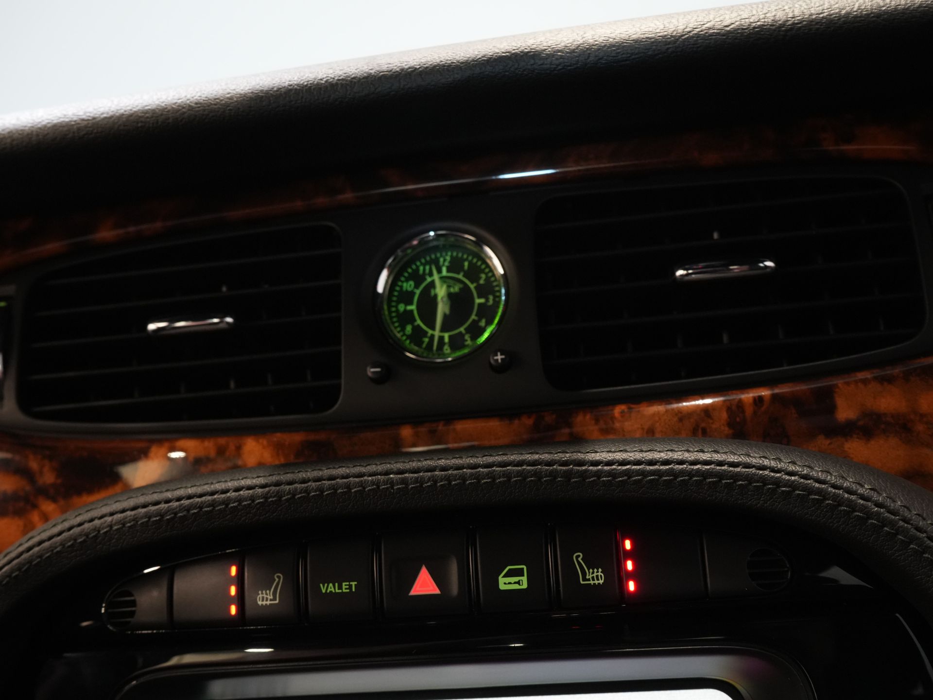 Jaguar XJ Sedan 3.0 V6 Executive Aut. Youngtimer/ Pano/ Leder/ Xenon/ Memory/ Cruise/ Stoelverw. 31