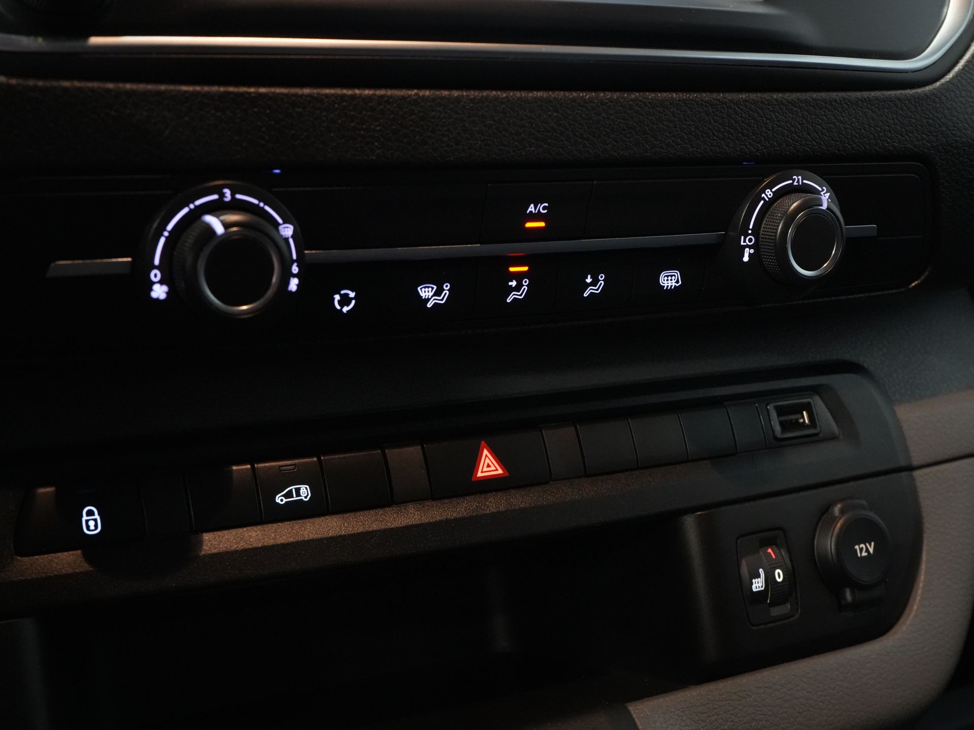 Toyota ProAce Worker Bestelbus 2.0 145 pk L3 Standkachel/ Stoelverw/ Carplay/ Camera/ PDC/ Cruise/ Trekhaak/ Airco 21