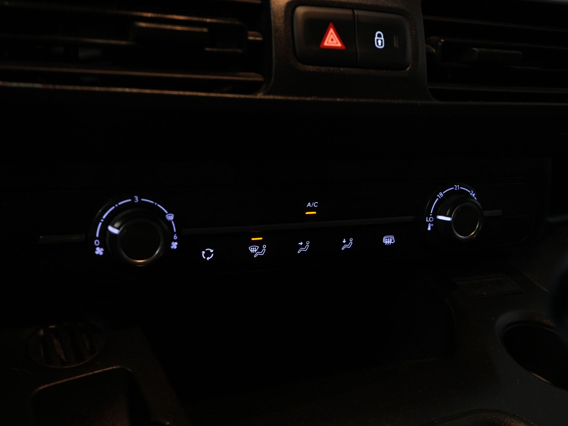 Opel Combo Bestelbus 1.2 Turbo BENZINE 3Pers./ Carplay/ Navi/ Camera/ PDC/ Cruise/ Airco 19
