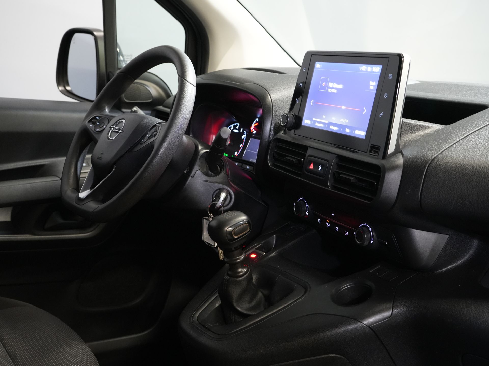 Opel Combo Bestelbus 1.2 Turbo BENZINE 3Pers./ Carplay/ Navi/ Camera/ PDC/ Cruise/ Airco 2