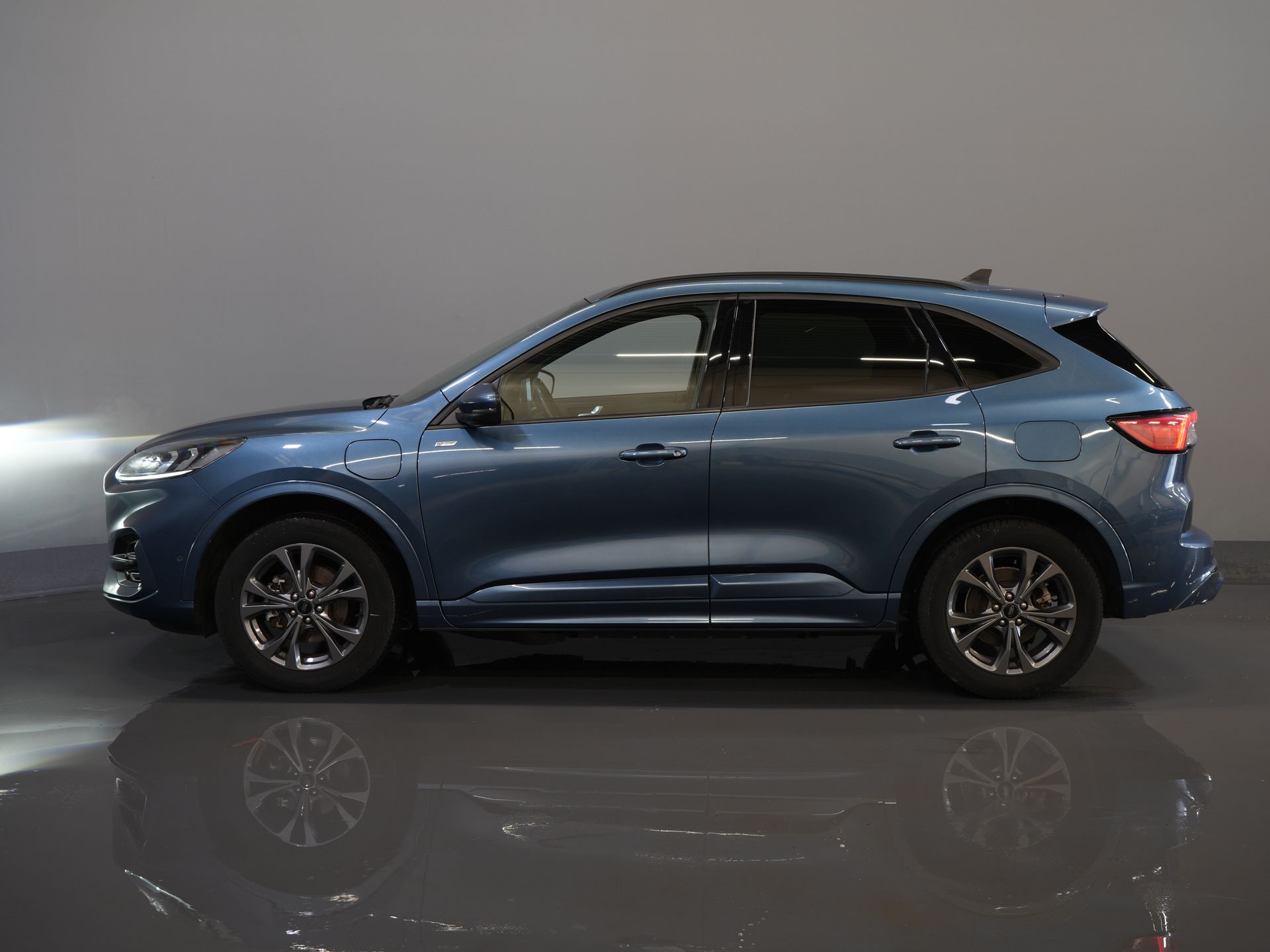 Ford Kuga SUV 2.5 PHEV 225 pk ST-Line LED/ Head-Up/ Adapt.cruise/ Standkachel/ Keyless/ Elek.klep/ Stoelverw/ Stuurverw./ Carplay/ Navi/ Clima 9